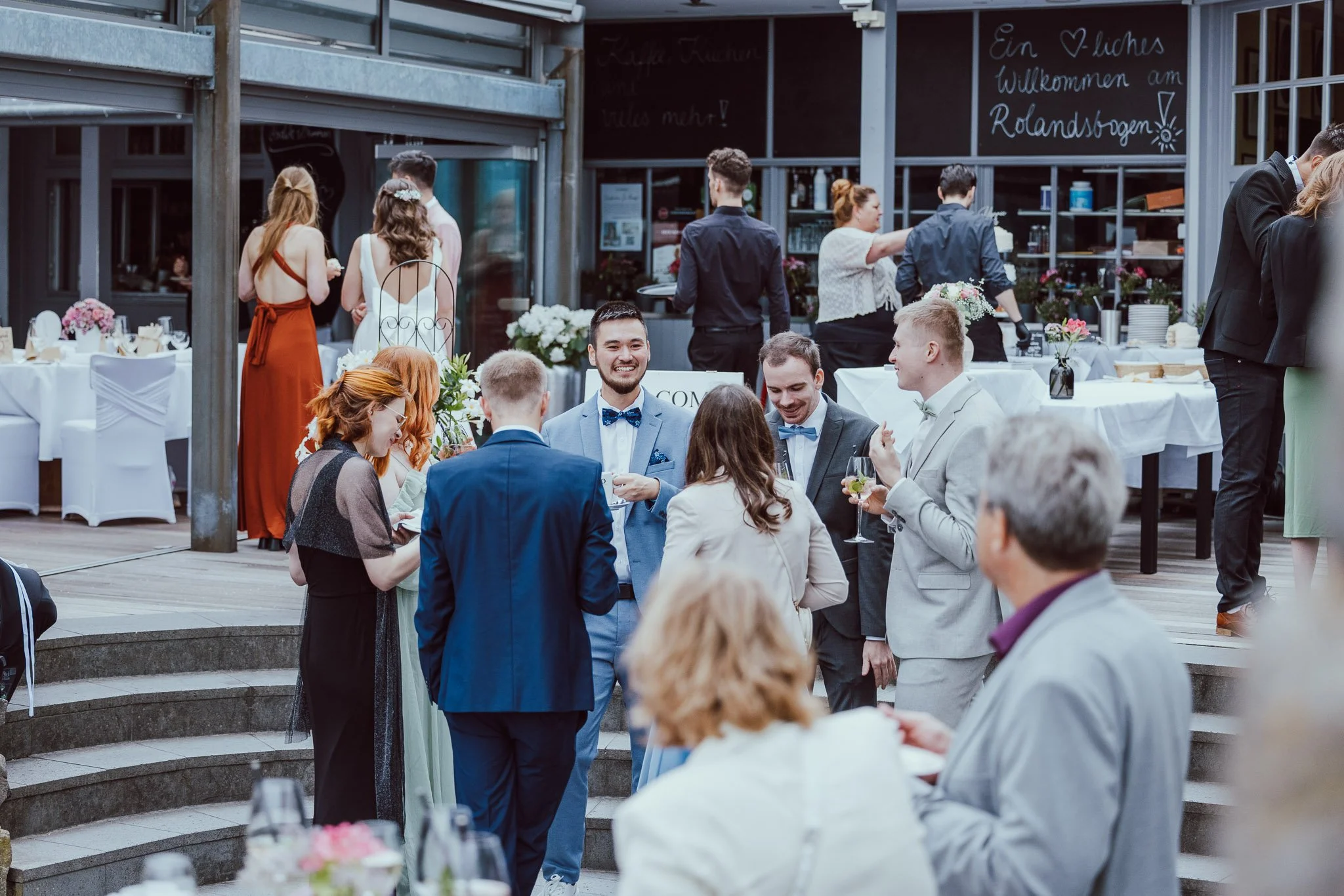 Hochzeitsfotograf Bonn und Umgebung | Marius Barthelmess Fotografie | Gruppenfoto mit Familie und Freunden