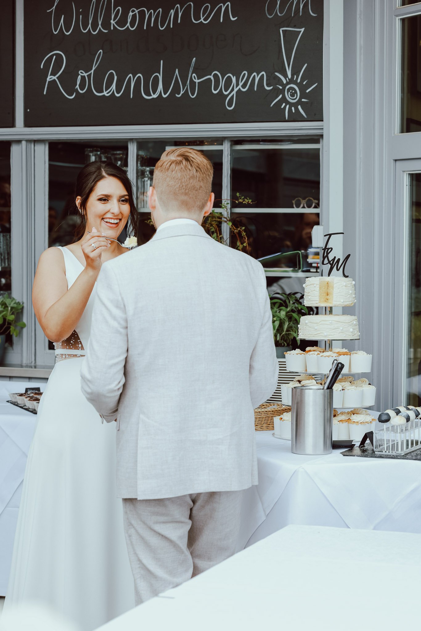 Hochzeitsfotograf Bonn und Umgebung | Marius Barthelmess Fotografie | Kuchenanschnitt/Rolandsbogen
