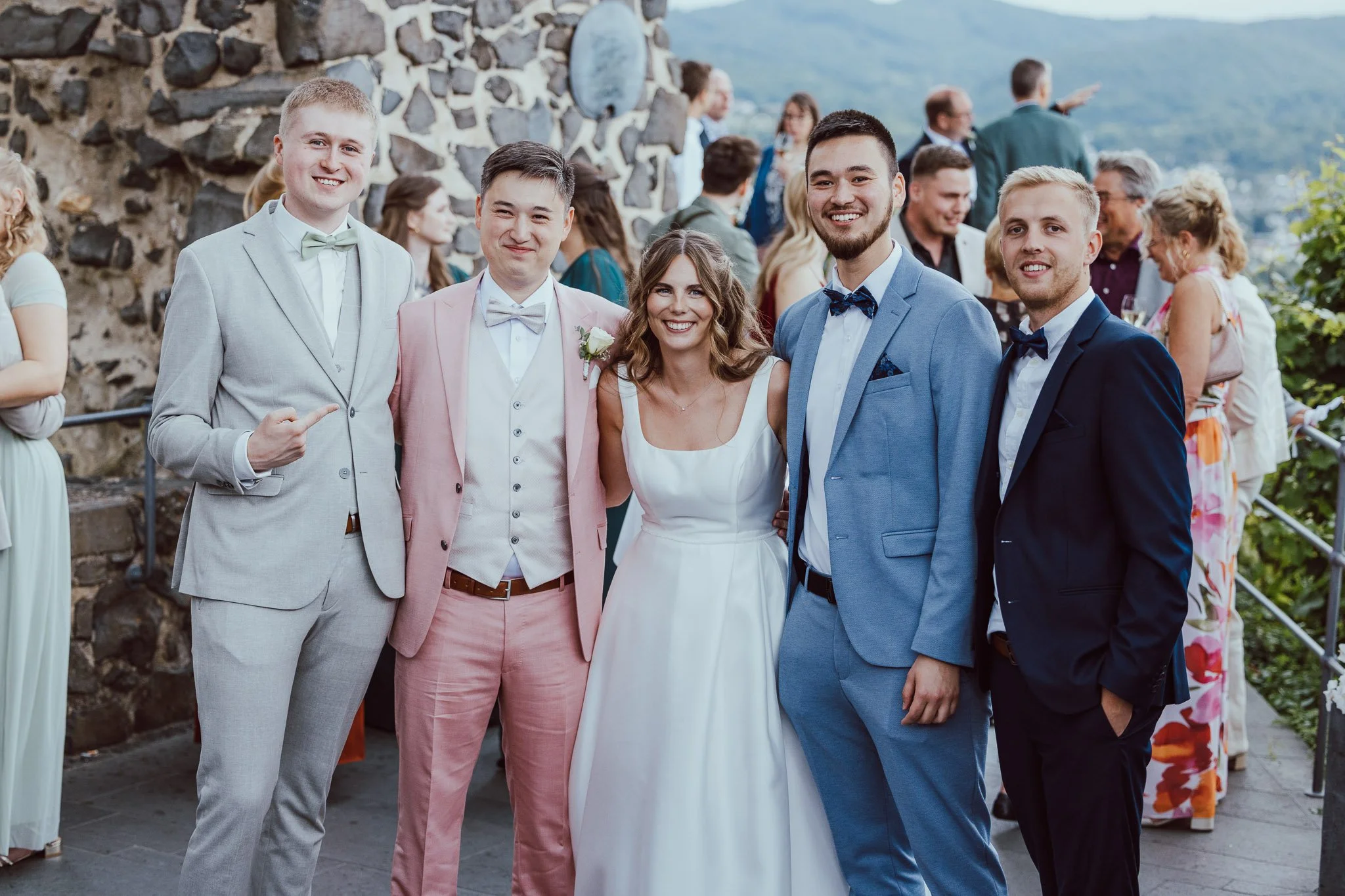 Hochzeitsfotograf Bonn und Umgebung | Marius Barthelmess Fotografie | Gruppenfoto mit Familie und Freunden