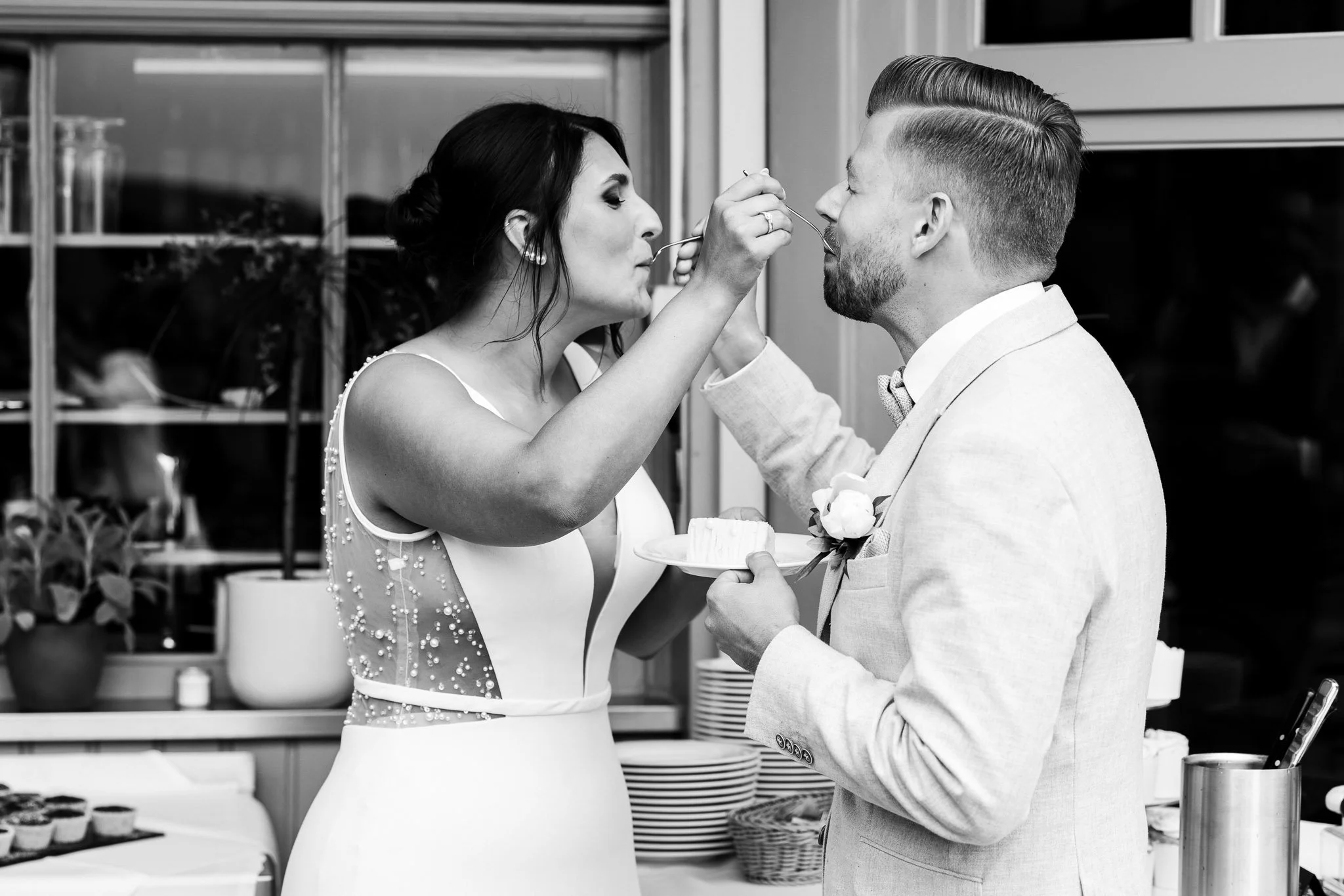 Hochzeitsfotograf Bonn und Umgebung | Marius Barthelmess Fotografie | Kuchenanschnitt/Rolandsbogen