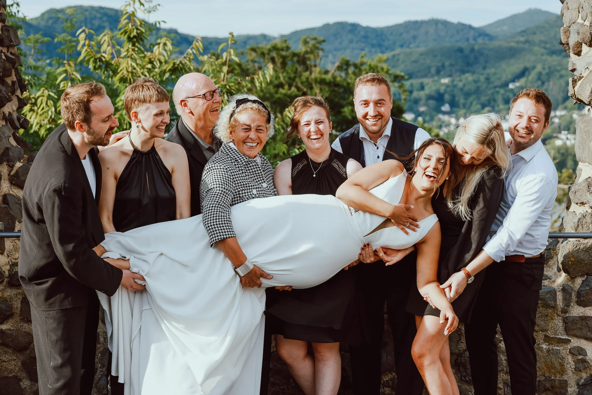 Hochzeitsfotograf Bonn und Umgebung | Marius Barthelmess Fotografie | Gruppenfoto/Rolandsbogen