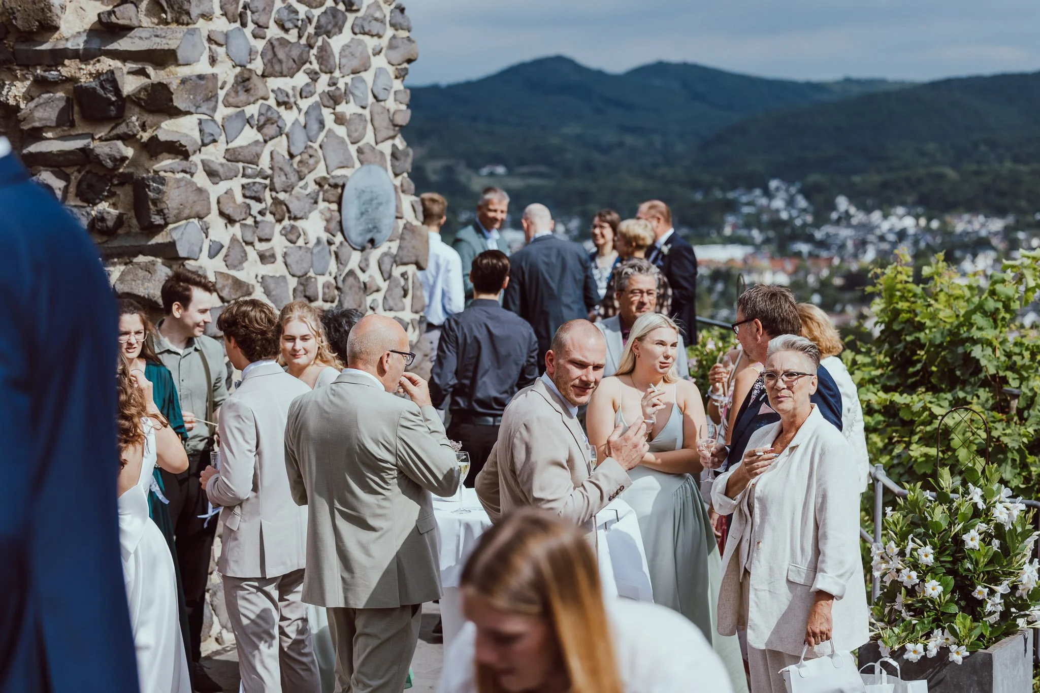 Hochzeitsfotograf Bonn und Umgebung | Marius Barthelmess Fotografie | Gruppenfoto mit Familie und Freunden