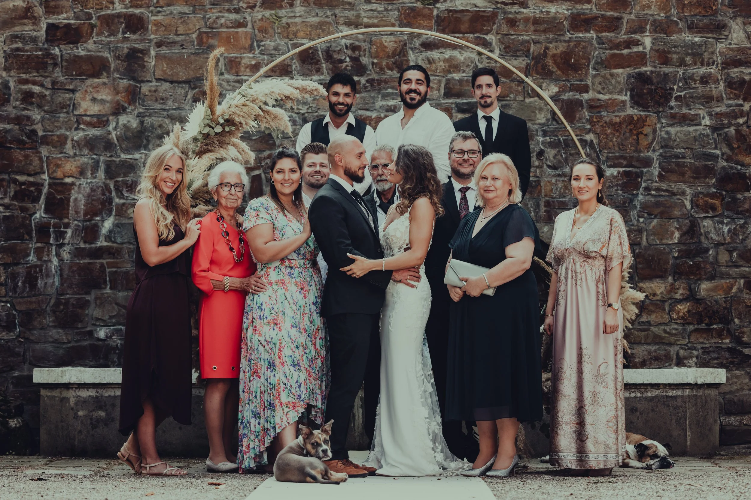 Hochzeitsfotograf Bonn und Umgebung | Marius Barthelmess Fotografie | Gruppenfoto mit Familie und Freunden