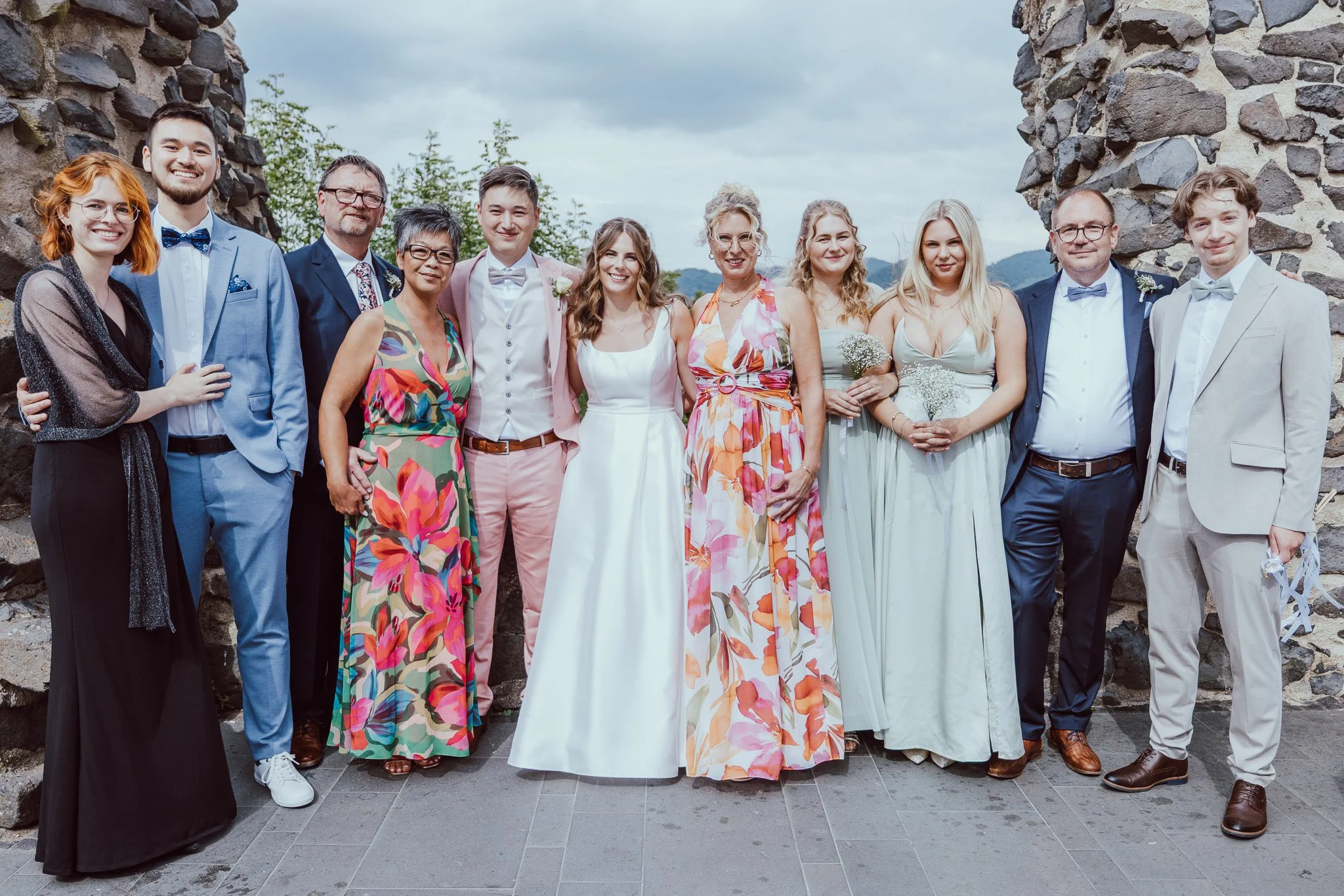 Hochzeitsfotograf Bonn und Umgebung | Marius Barthelmess Fotografie | Gruppenfoto mit Familie und Freunden