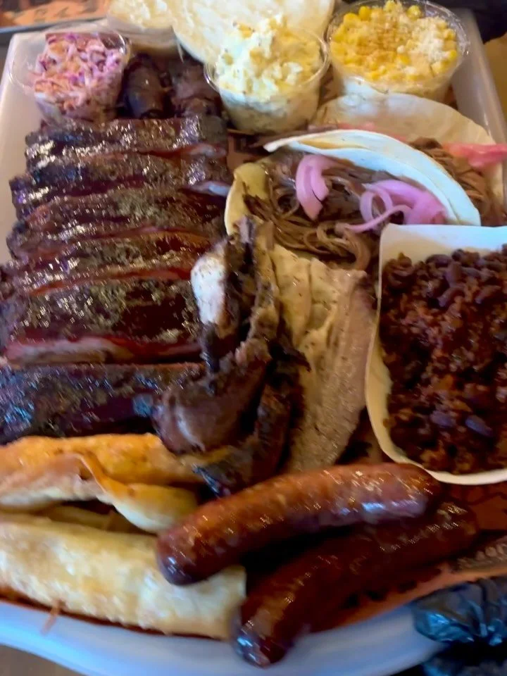 Thanks for showing up for our limited-time restaurant!

2026年も始まりました期間限定2-3月レストラン🍽️

初Texas StyleとKansas Styleの
2タイプが食べられる

写真もないまま初日にご予約くださった
リピーターのお客様には心から大感謝です🔥
開いてる！と来てくださった皆さんも
ありがとうございます😊

毎年お顔を見られて
お話しする時間が
本当に幸せで宝物です✨

最上級のWagyu Brisketを半日