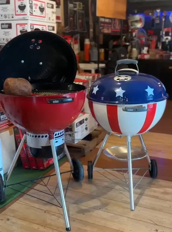 WeberアイコンのRed Grill
アジア限定モデル５年振り再登場🔥

残りわずかで終了です！もう会えない品。

 今回もRed Grillでたくさんの出会いがありました。先日購入された&rdquo;お料理大好きなお客様&rdquo;からとっても嬉しい感想をいただいたので許可を得てPizza写真とコメントを掲載させていただきますね。

自作のPizza生地もソースもおいしそう😋

―――――――――――――――――
レクチャーありがとうございました。
昨晩早速使いました。

とても素晴ら