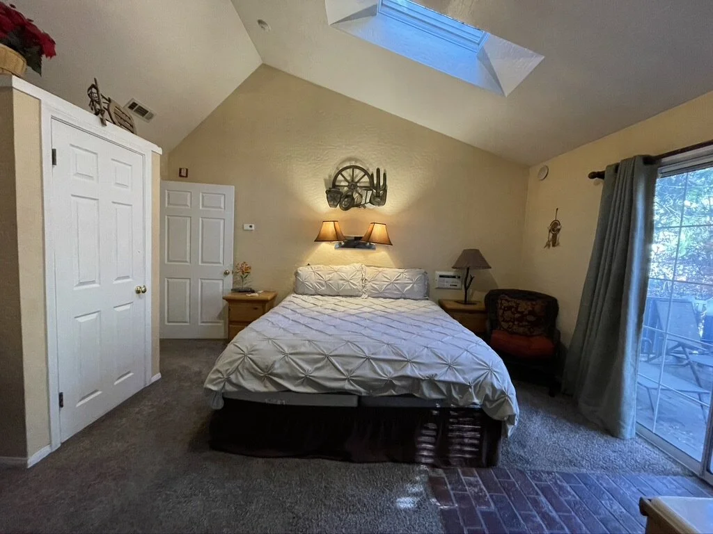 Seneca Trail Kings Bed