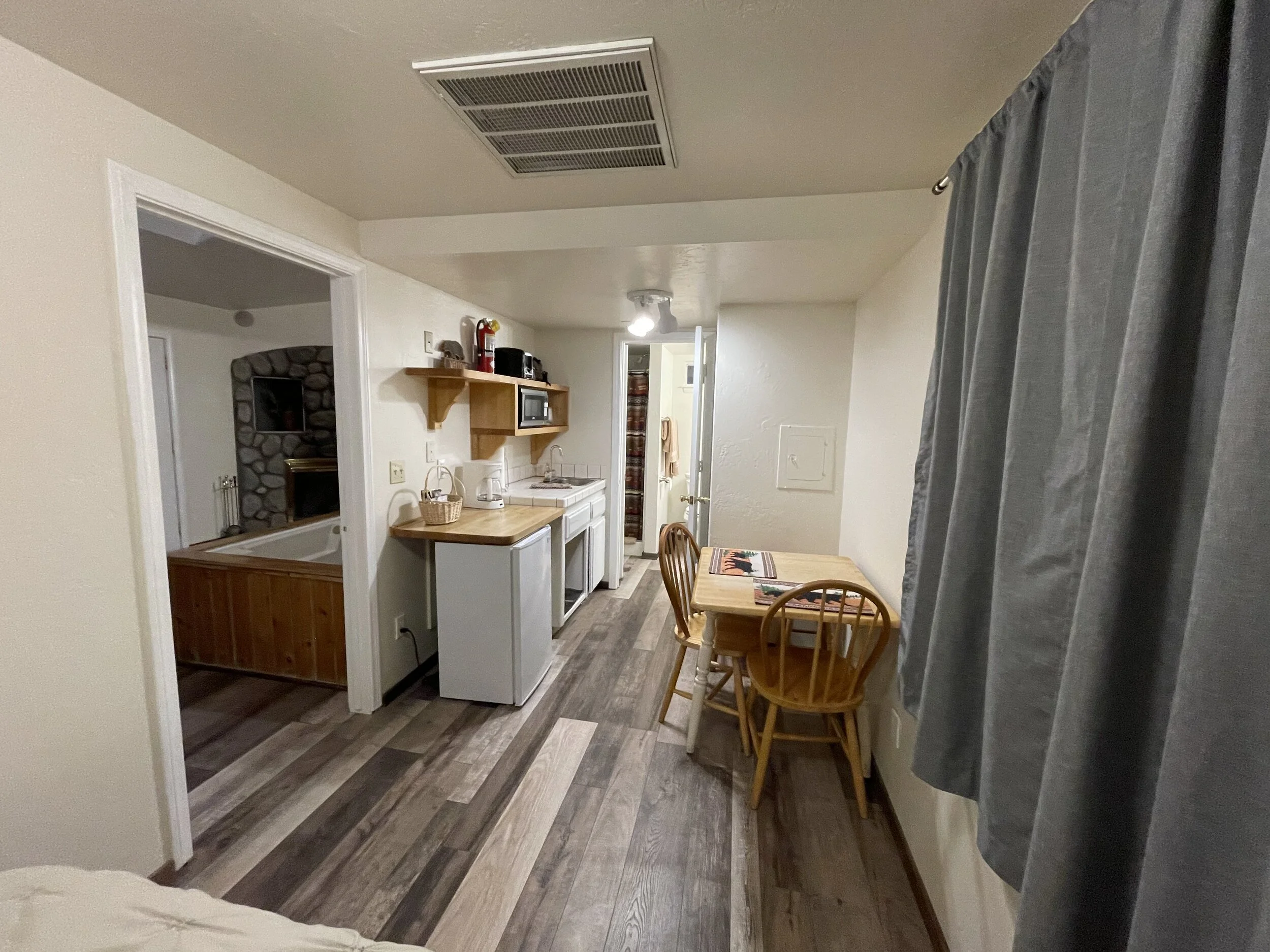 Cactus Cate_s - Cabin 17-5.jpeg