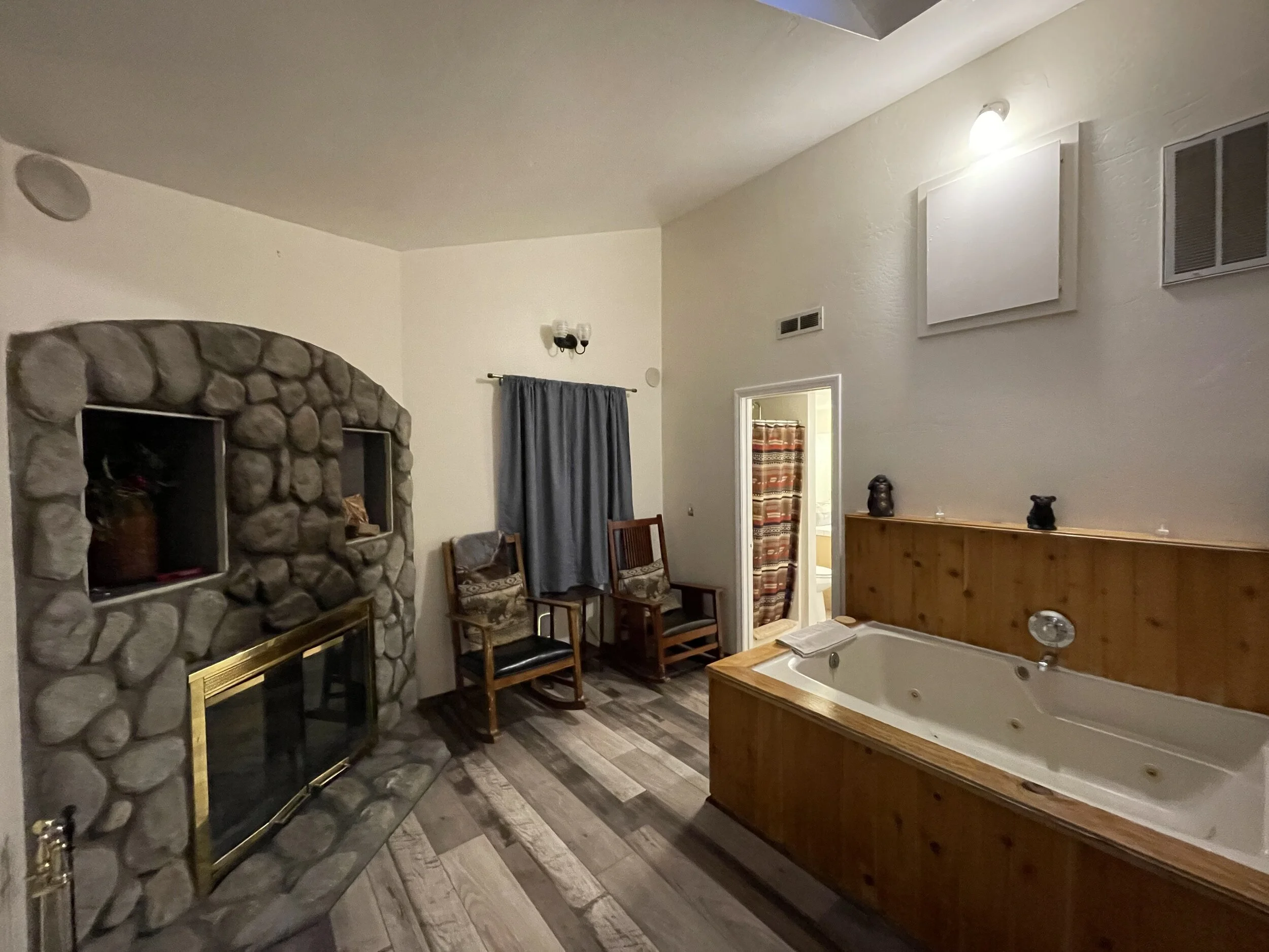 Cactus Cate_s - Cabin 17-3.jpeg