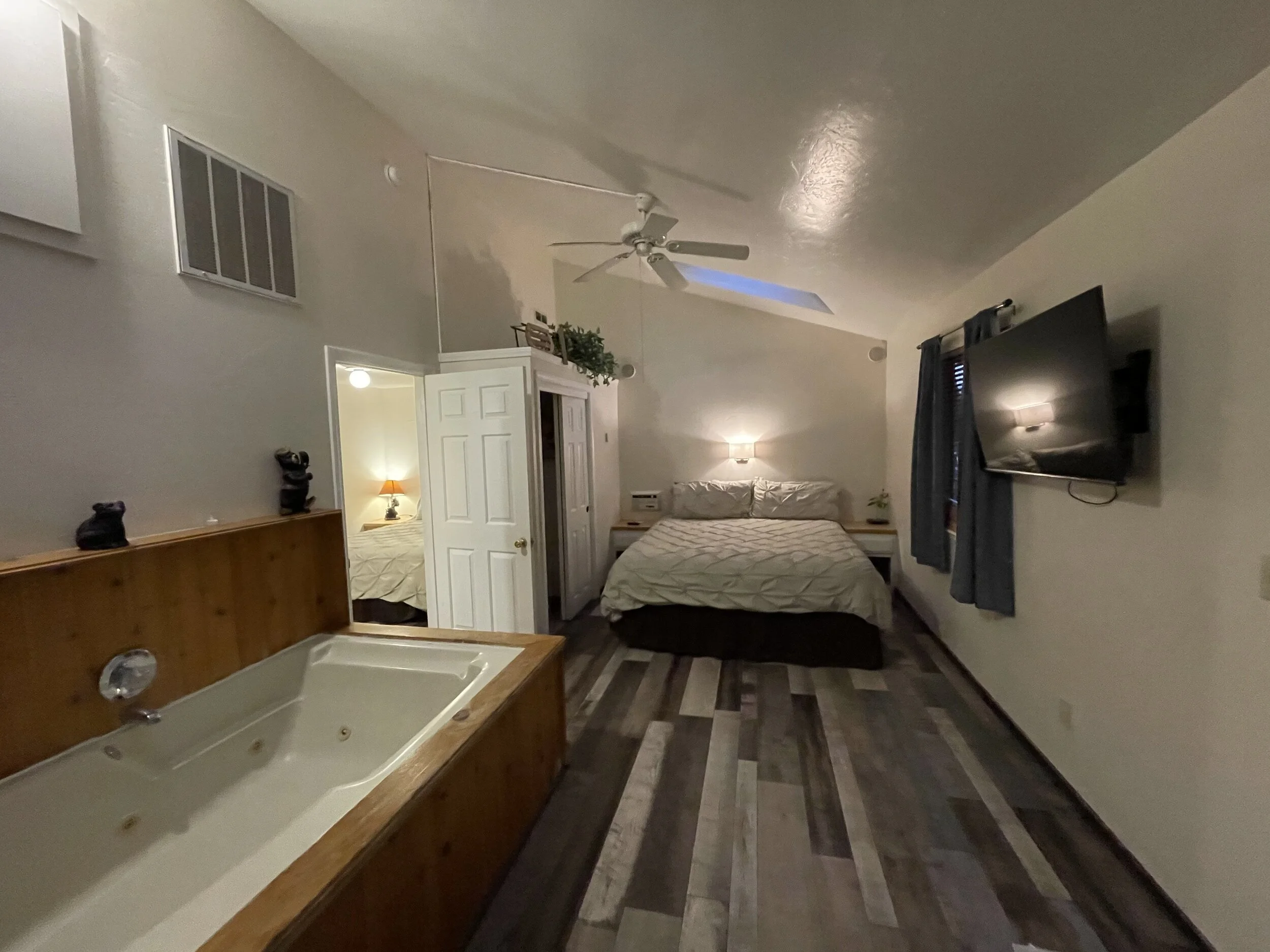 Cactus Cate_s - Cabin 17-1.jpeg