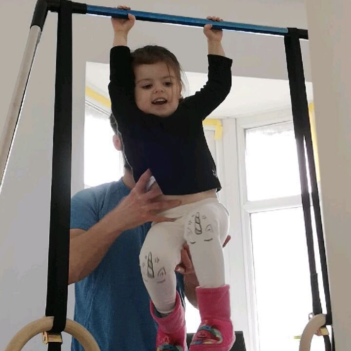 My training partner showing me how it's done. 🧗💪