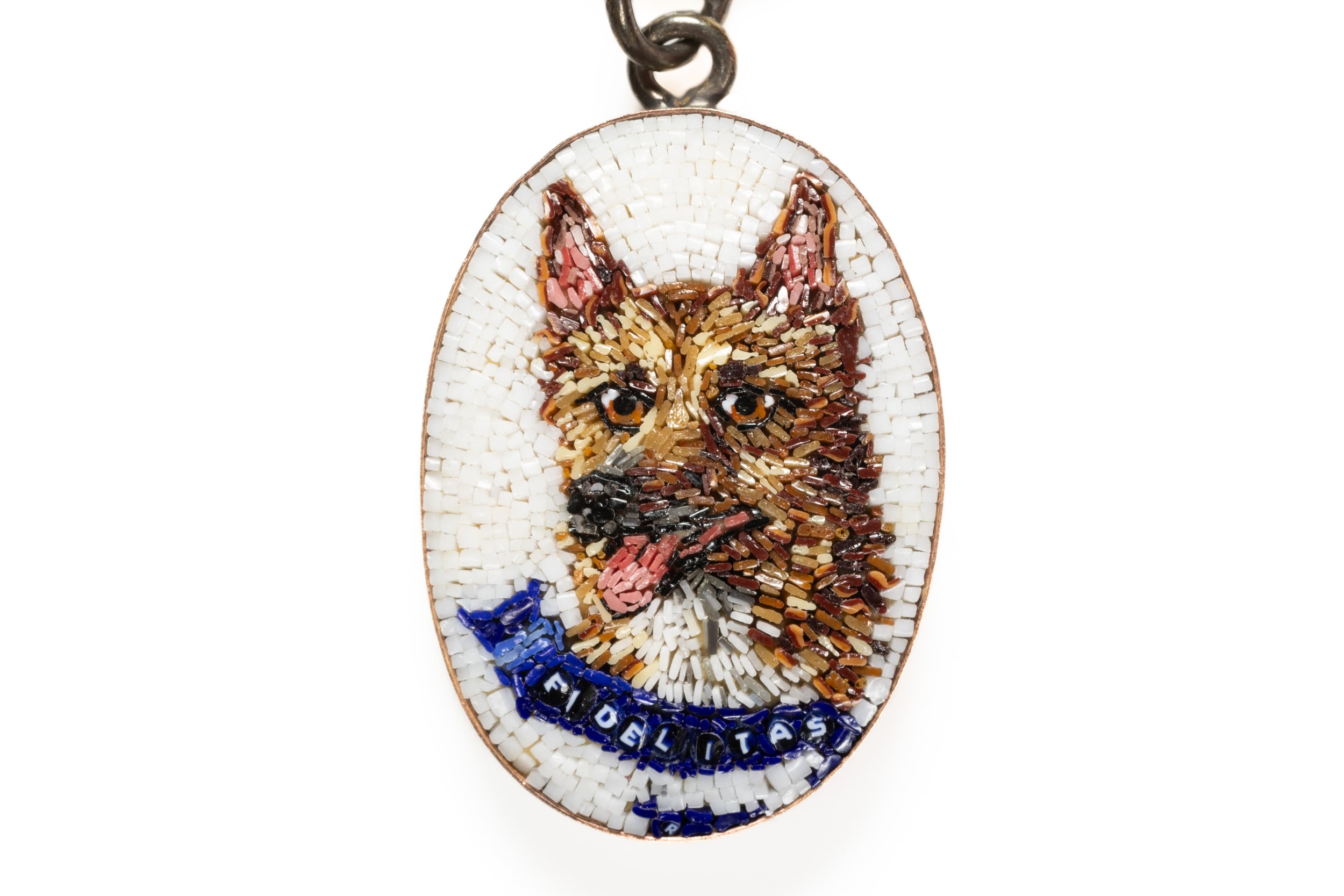 Cane in micromosaico, ciondolo, dettaglio