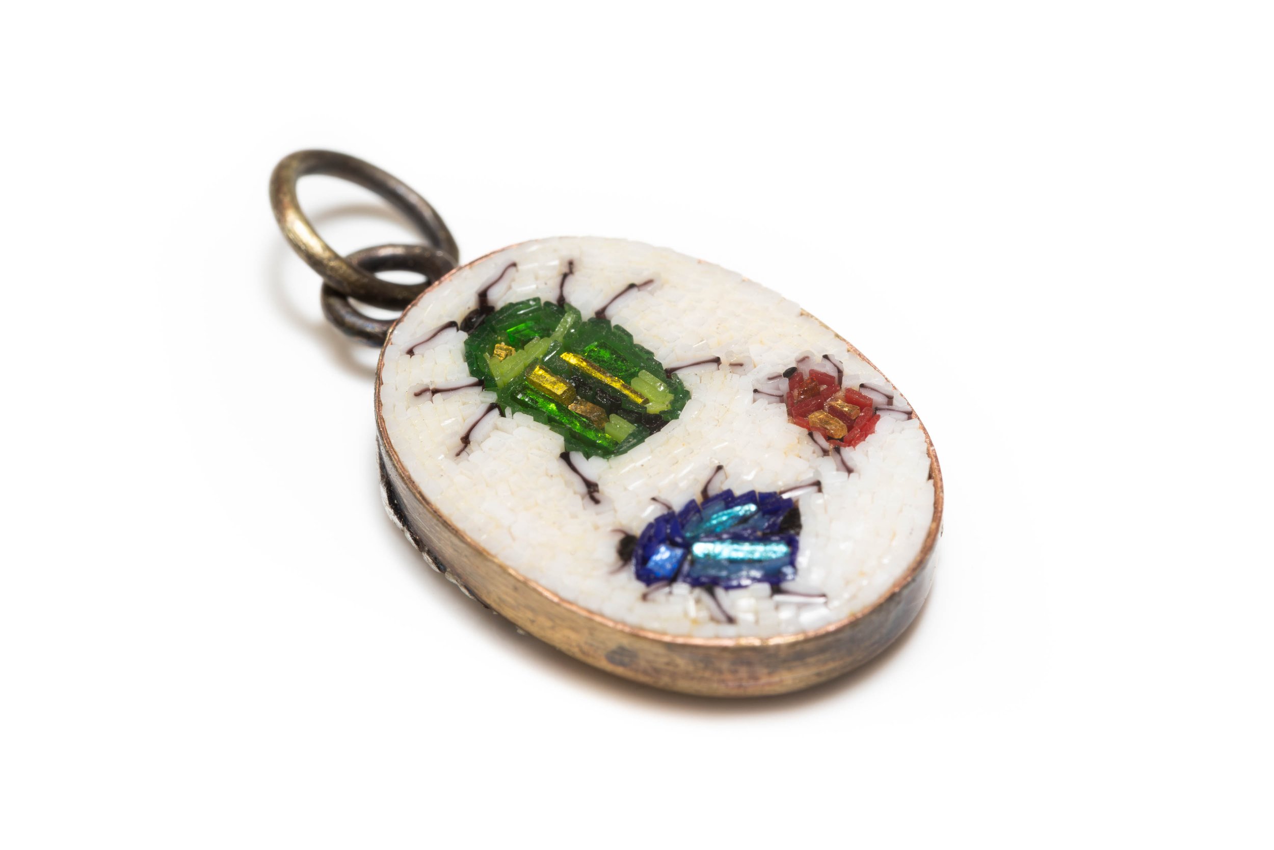 Ciondolo in Micromosaico — Tre Scarabei — Scorcio