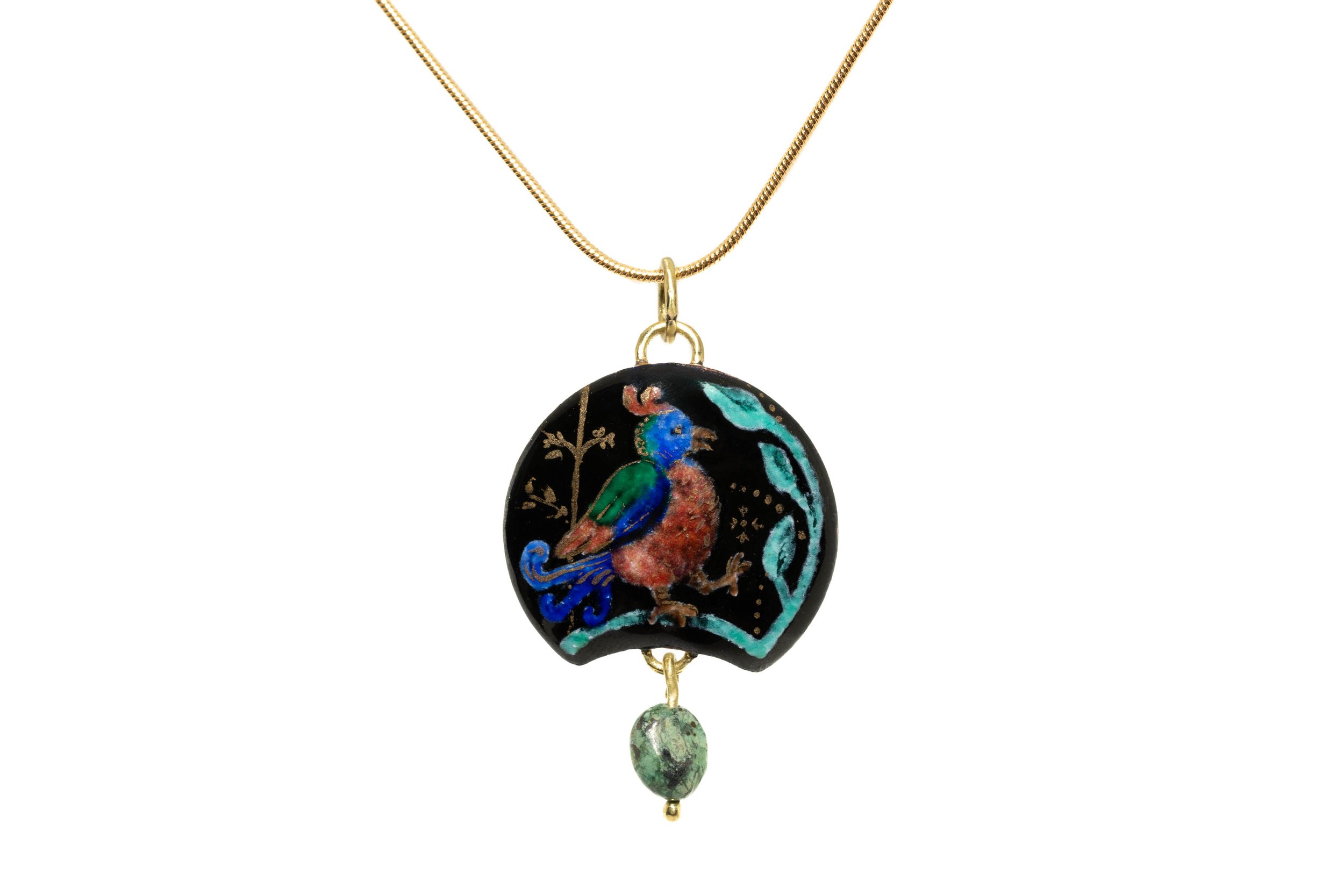 Ciondolo in smalto a fuoco - Il Gallo Arcobaleno - Fronte con collana