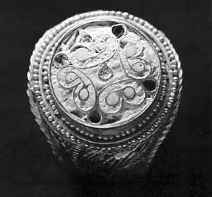 Ring found in 1952 by Dr. Wright in Kouklia. The ring, created in 1200 BC from the Mycenaean civilization, is considered the oldest example of hot enamel, and is made according to the cloisonné technique.