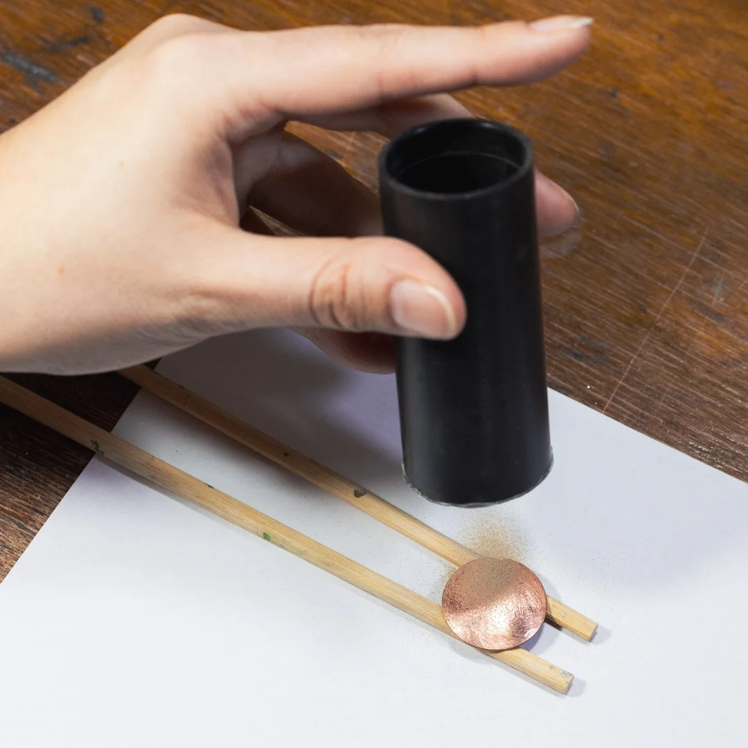 Application of dry enamel.