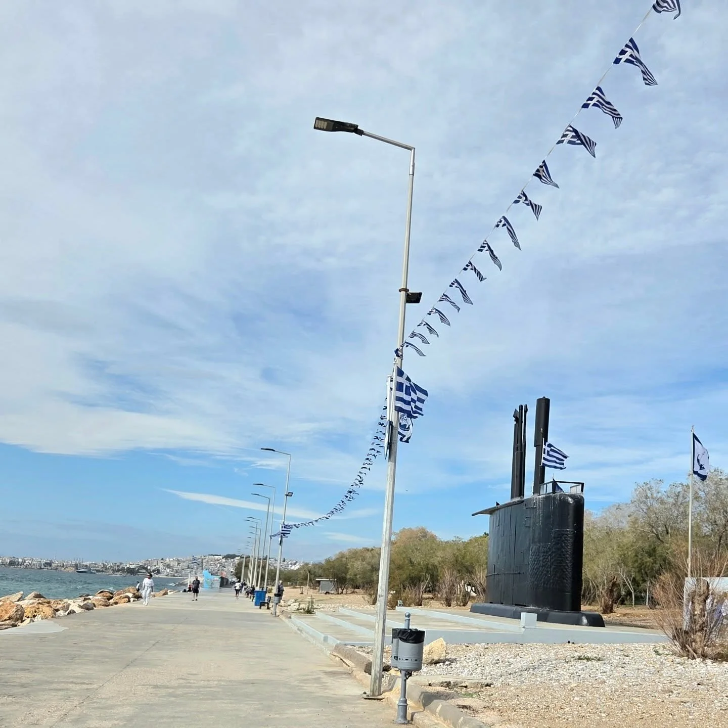 ๐ฌ๐ทโฌ๏ธ KALIMERA! I AM NOT POSTING A RECIPE BECAUSE TODAY, OCTOBER 28TH, IS AN OFFICIAL GREEK HOLIDAY WHERE WE CELEBRATE "OCHI-OXI DAY-NO DAY"!
WE SHOULD ALWAYS REMEMBER, NEVER FORGET OUR HEROES OF WWII ๐๐๐ฌ๐ท!  
.
.
ΚΑ&La