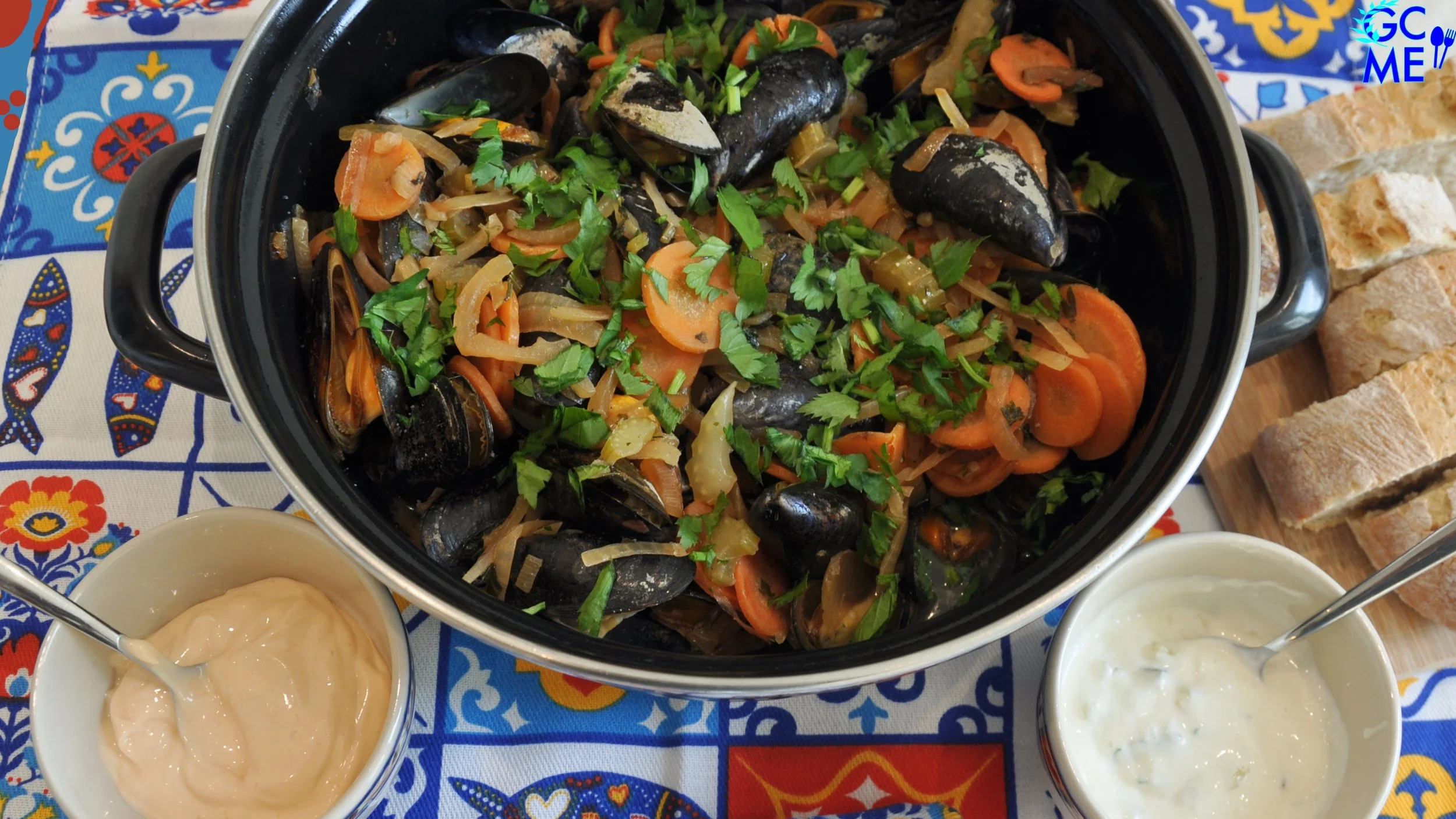 Steamed Mussels with white wine sauce and vegetables made easy