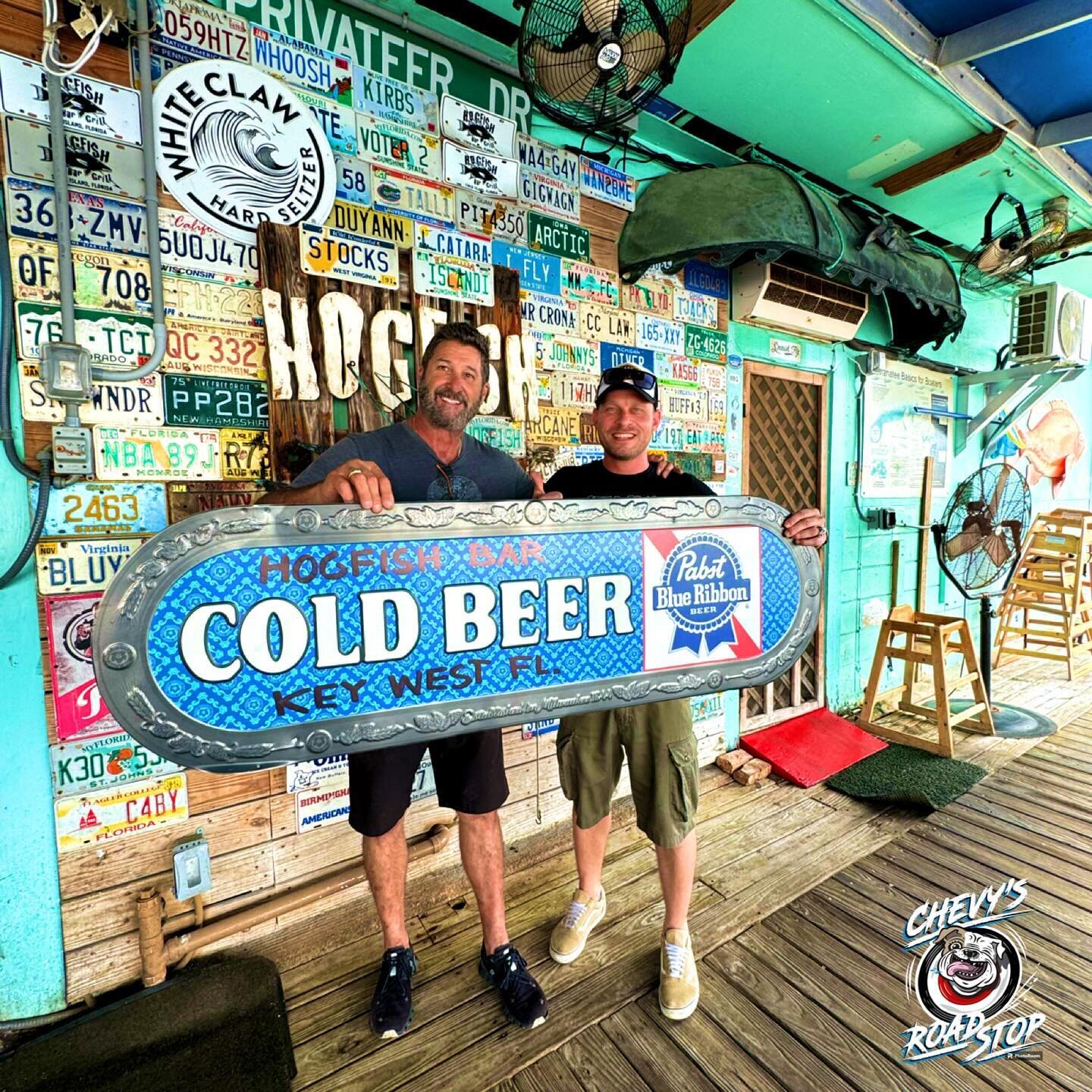 Biggest THANKS to great guy Bobby from @hogfish_bar in Key West for this awesome @pabstblueribbon sign and the amazing hospitality 🌴😎🙏🙌🏼
Whenever in the Keys, make sure to visit them🎣🍤