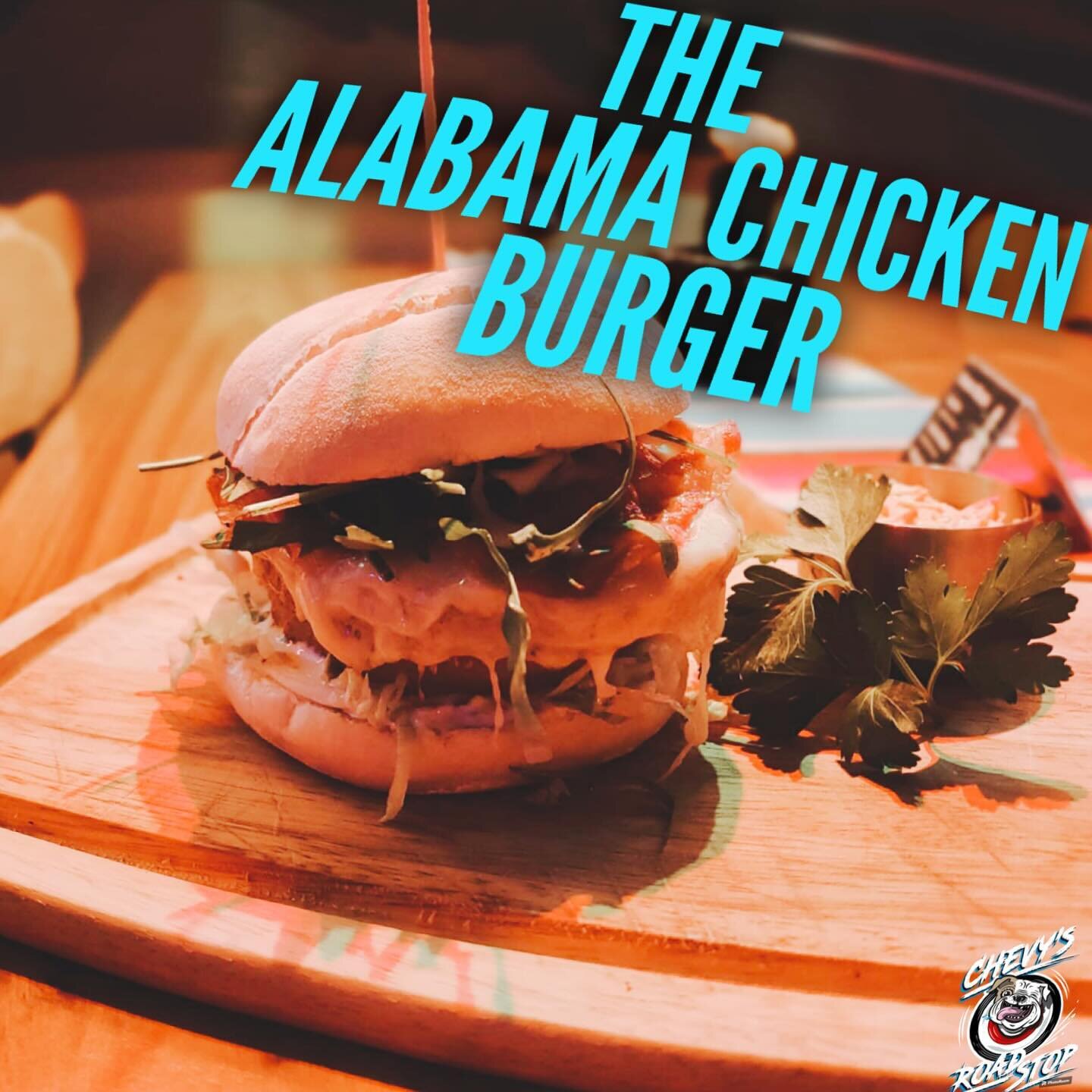 Our new Burger of the month!!
🍔
Quarter bun, grilled chicken patty, gebratener Pancetta, Onion Ring, Rucola, Greyerzer K&auml;se, Salat, Tomate, Rotweinzwiebeln, Alabama white sauce