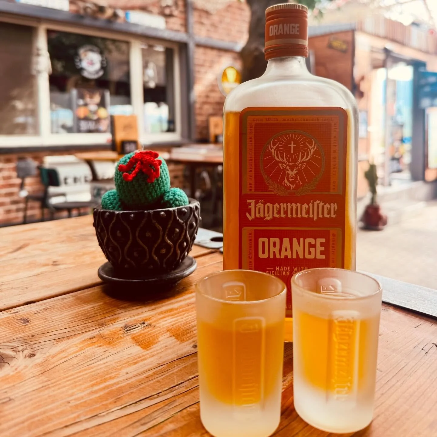 Are you ready? Perfect as a shooter or a long drink with Tonic Water! For your daily dose of orange vitamines🍊😉
🦌
@jagermeister @jagermeister_ch