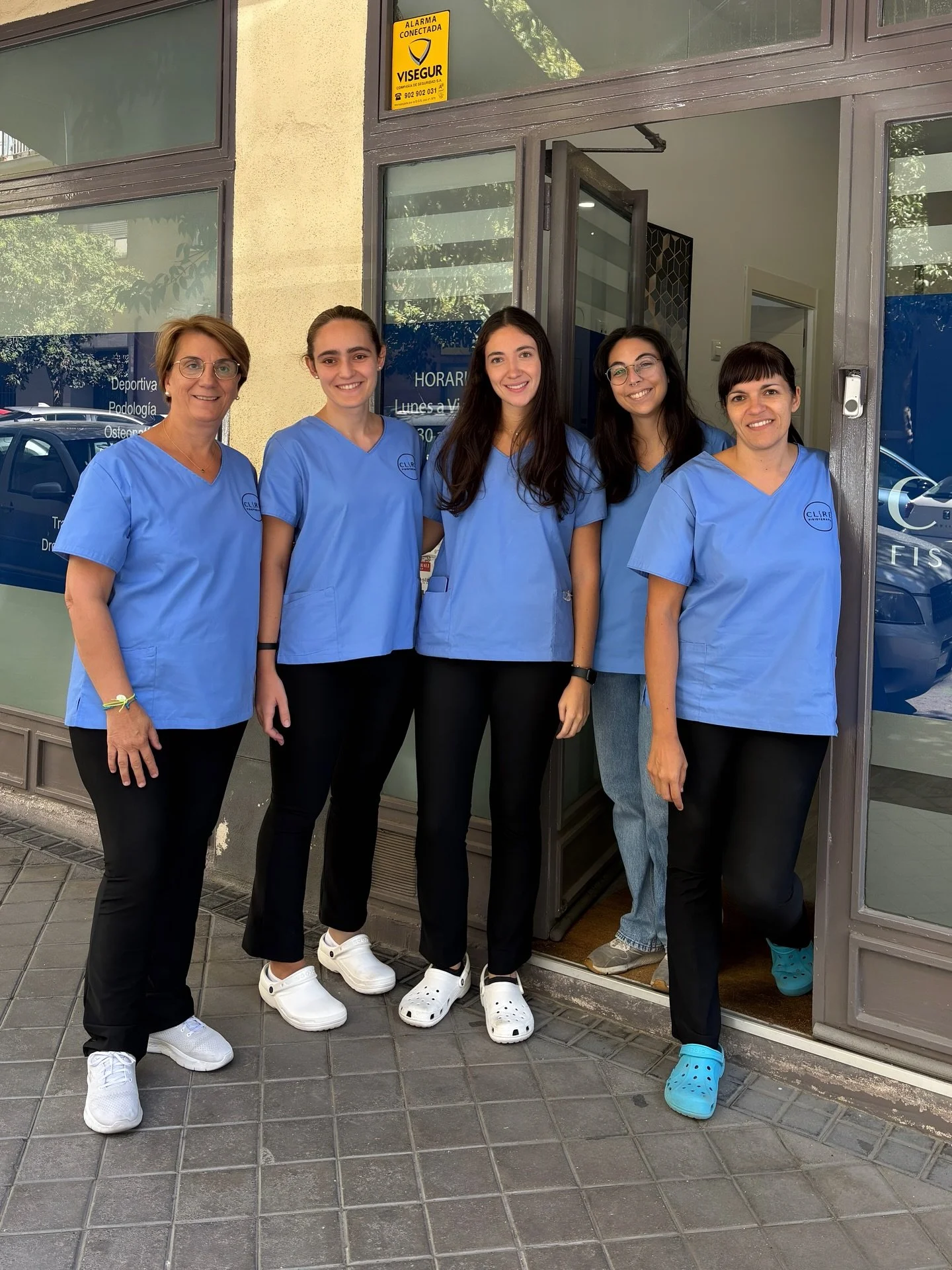 ✨ &iexcl;Renovamos uniformes en Clire Fisioterapia! ✨

Cambiamos de imagen, pero mantenemos intacto lo m&aacute;s importante: nuestro compromiso con tu salud y recuperaci&oacute;n 👏🏻

&iexcl;Reserva ya tu sesi&oacute;n privada! &iexcl;Estamos para 