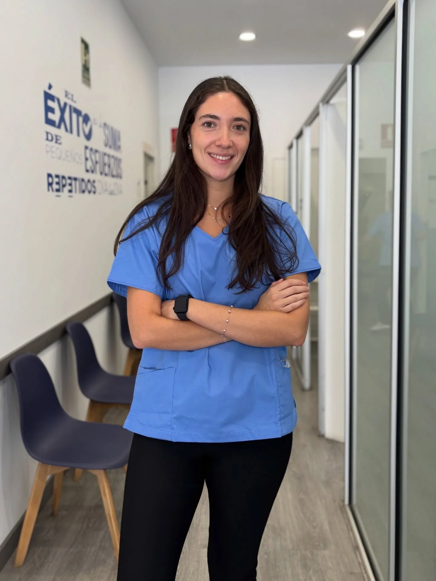 Conoce a Ilana 👋🏻

&iexcl;Una pieza clave en el equipo de Clire Fisioterapia!

No solo te har&aacute; sentir bien y escuchad@ durante tu sesi&oacute;n, sino que pondr&aacute; todo de su parte para ayudarte a recuperarte de forma eficaz y segura.

✨