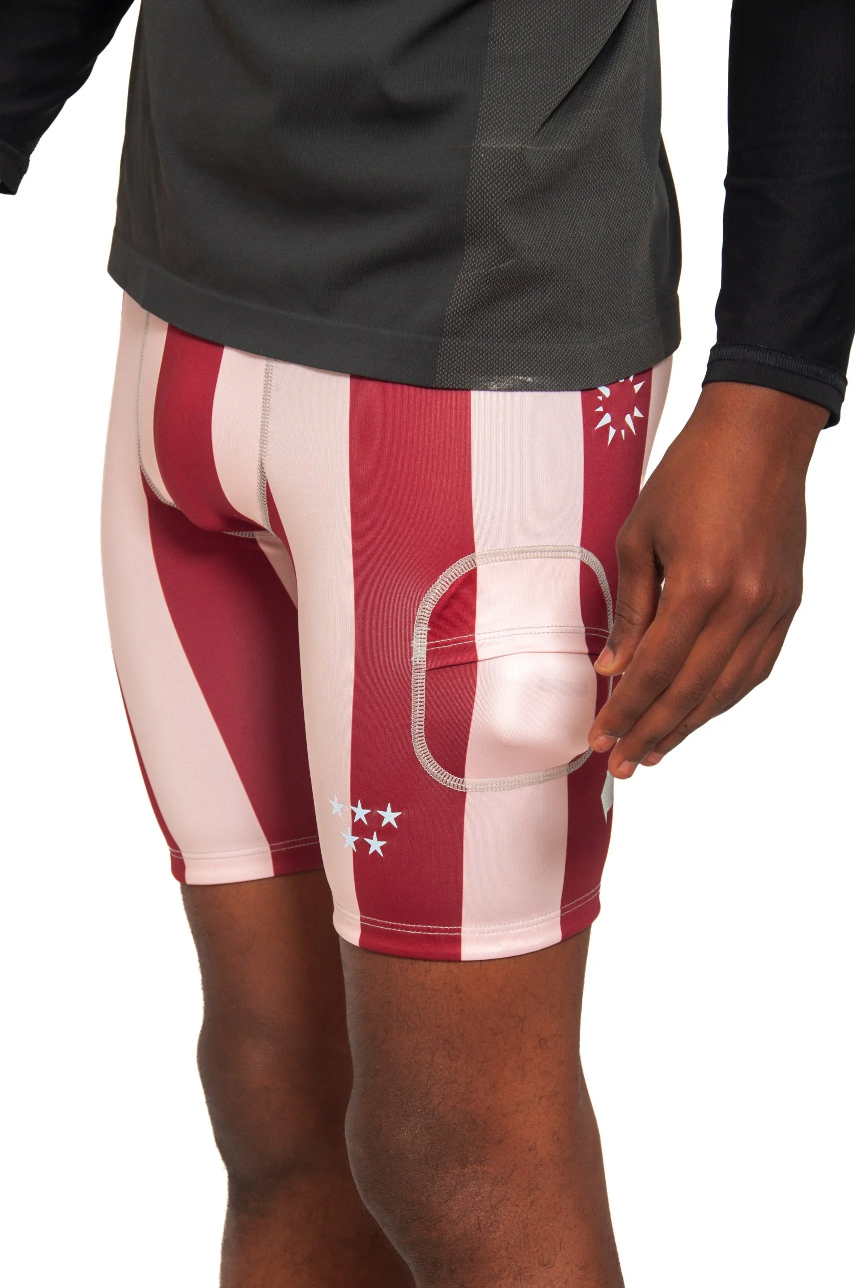 Energy Shorts® Crush: earbuds case inside the left thigh pocket