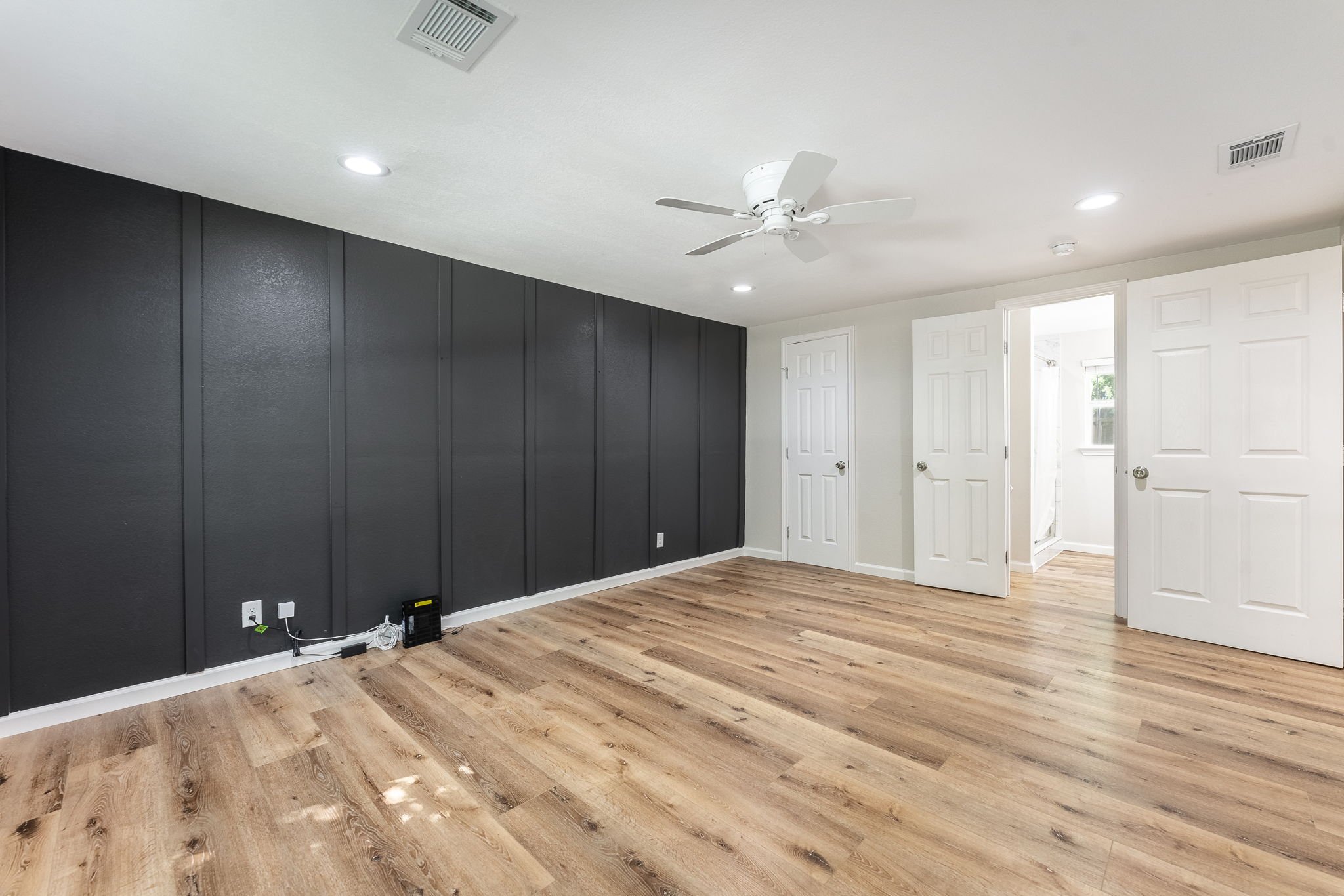 12-web-or-mls-505-parks-ave.jpg