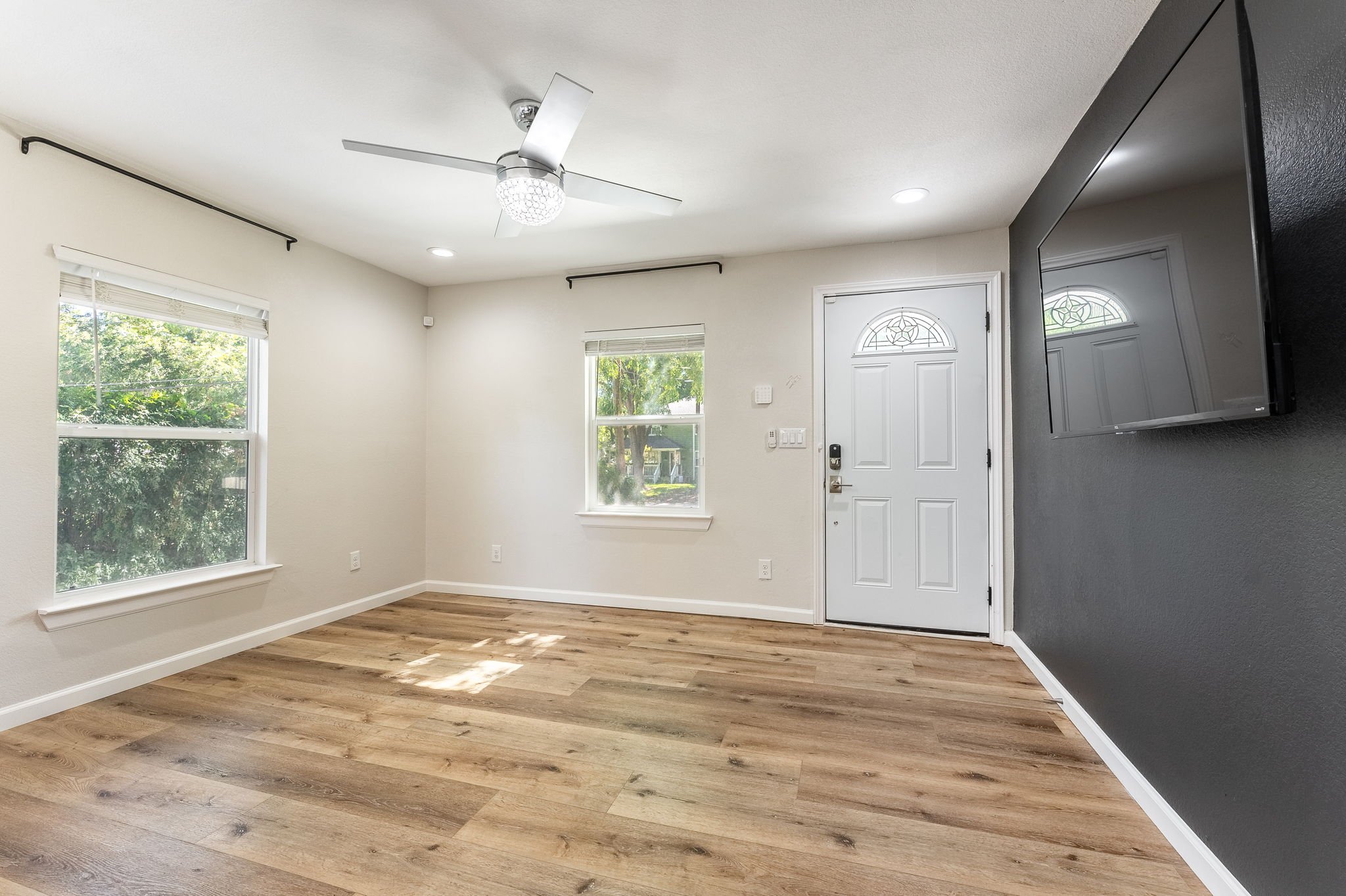5-web-or-mls-505-parks-ave.jpg