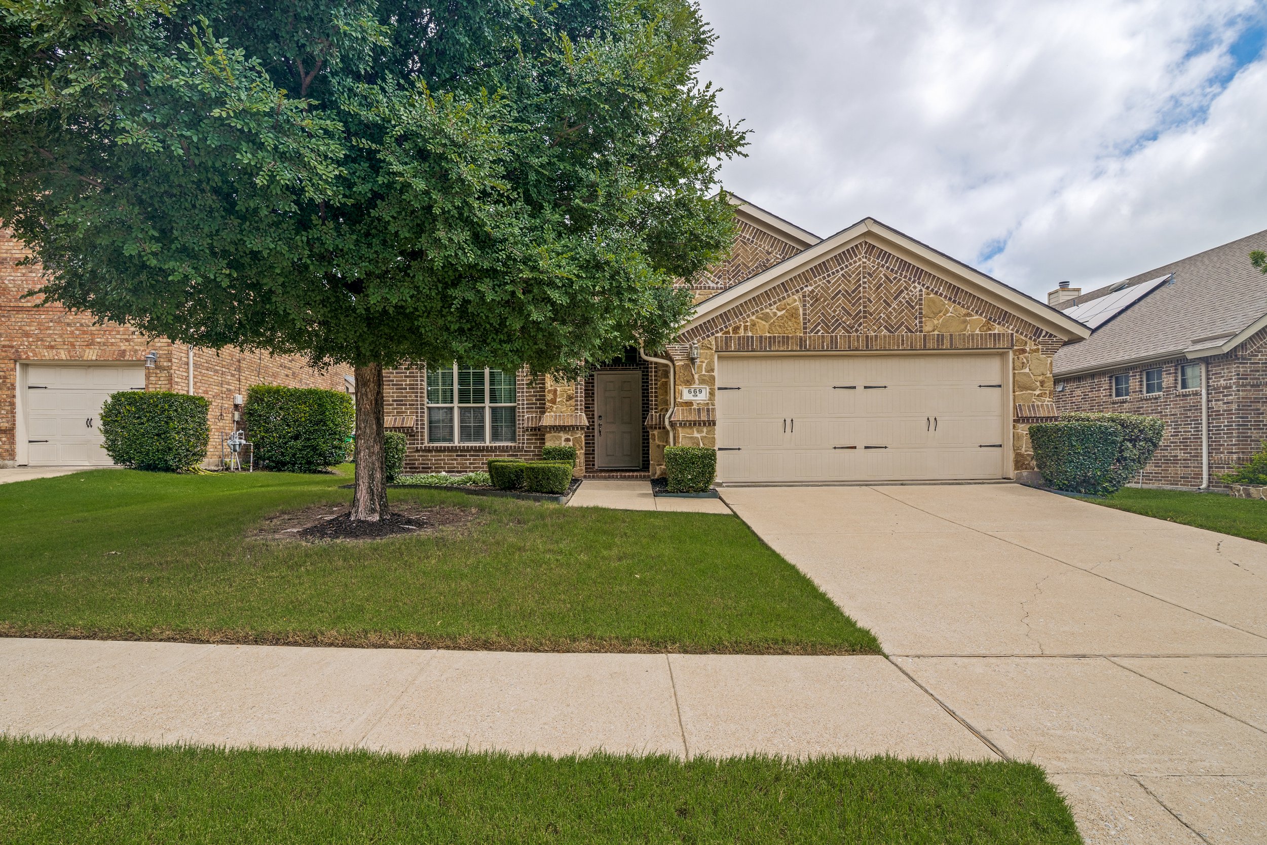 669-payton-way-rockwall-tx-75087-High-Res-2.jpg