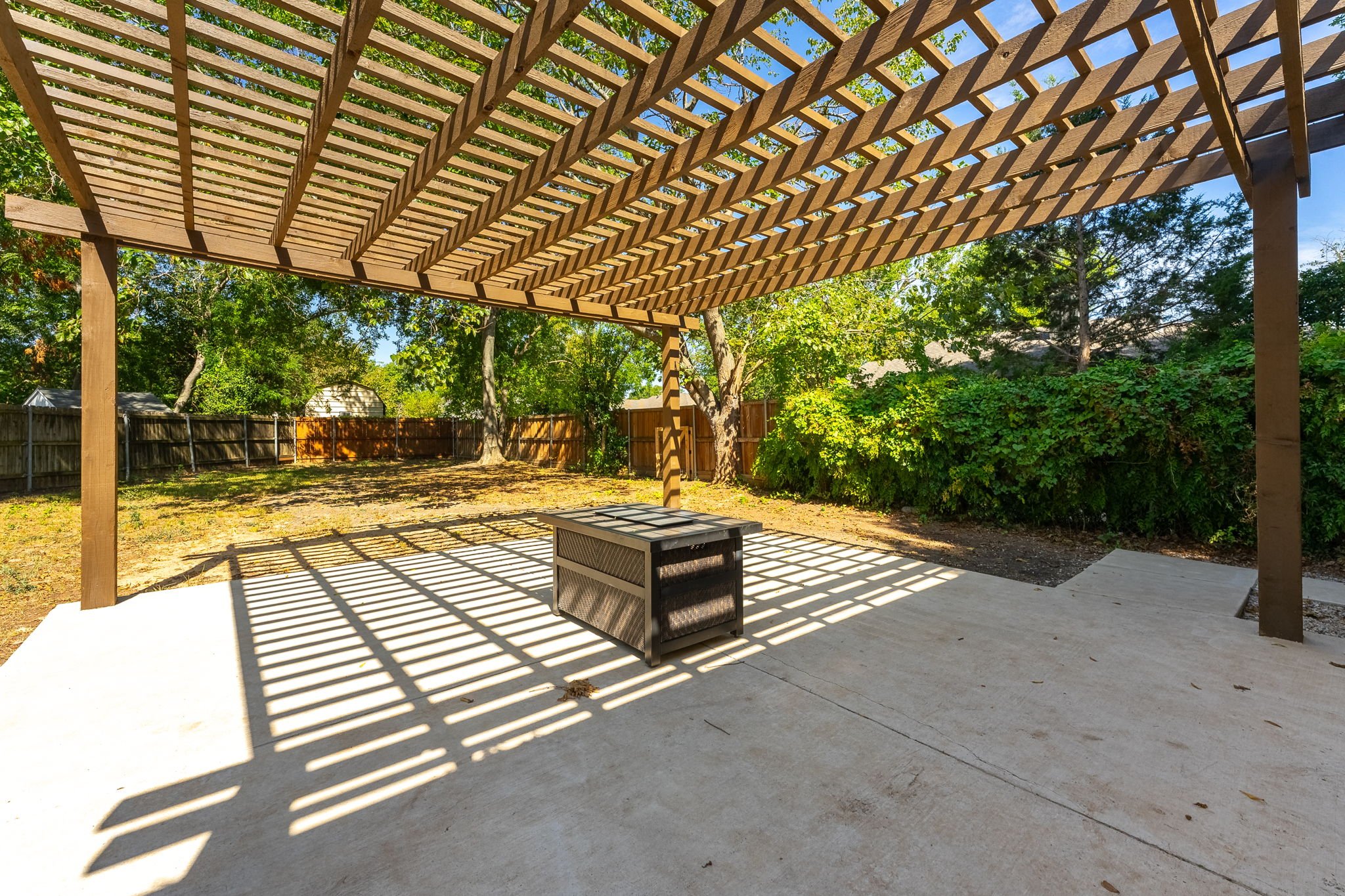 29-web-or-mls-505-parks-ave.jpg