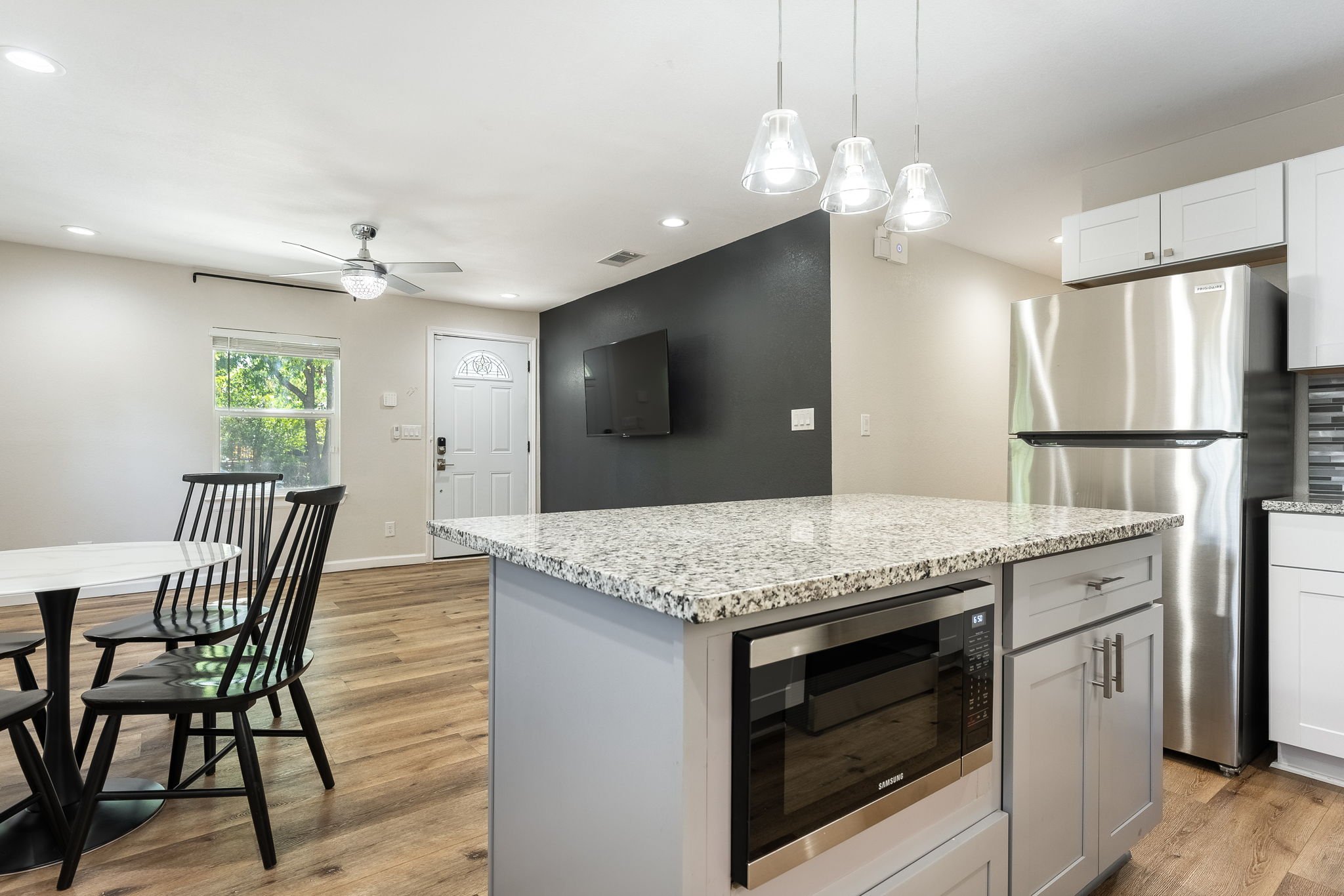 10-web-or-mls-505-parks-ave.jpg
