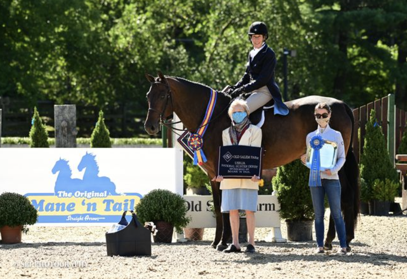 Lisa Rex and Contargo Named Champions of the $5,000 USHJA National Hunter Derby, presented by Mane ‘n Tail