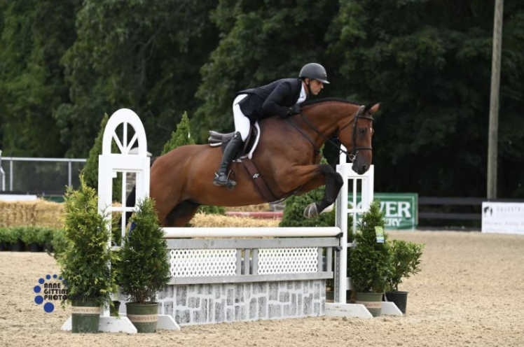 Michael Desiderio Takes Top Honors in $5,000 USHJA National Hunter Derby, Presented by Eastern Hay
