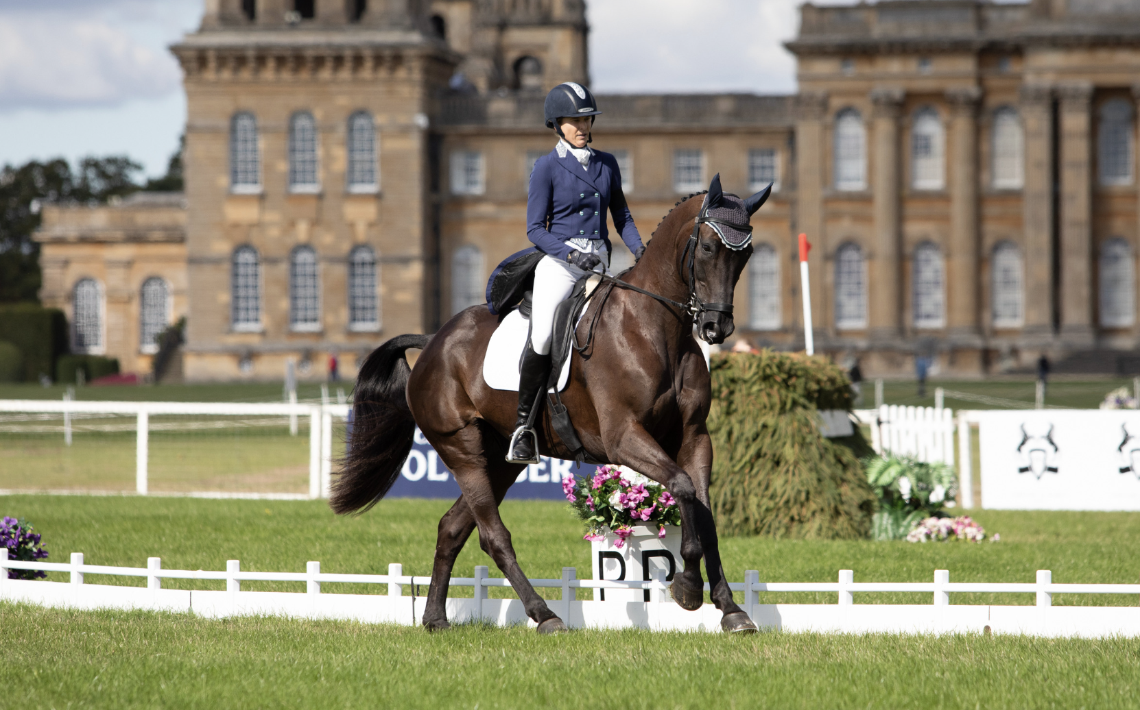 Gallagher's Water Ambassador Valerie Pride Pilots Favian Successfully Around Blenheim Palace Amid a Competitive Field