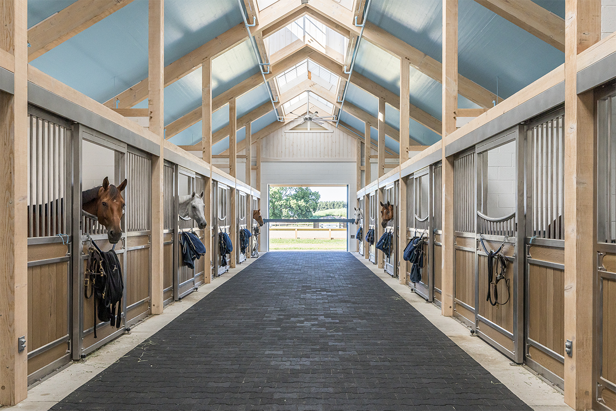 A Barn by B&amp;D Puts Your Horses First