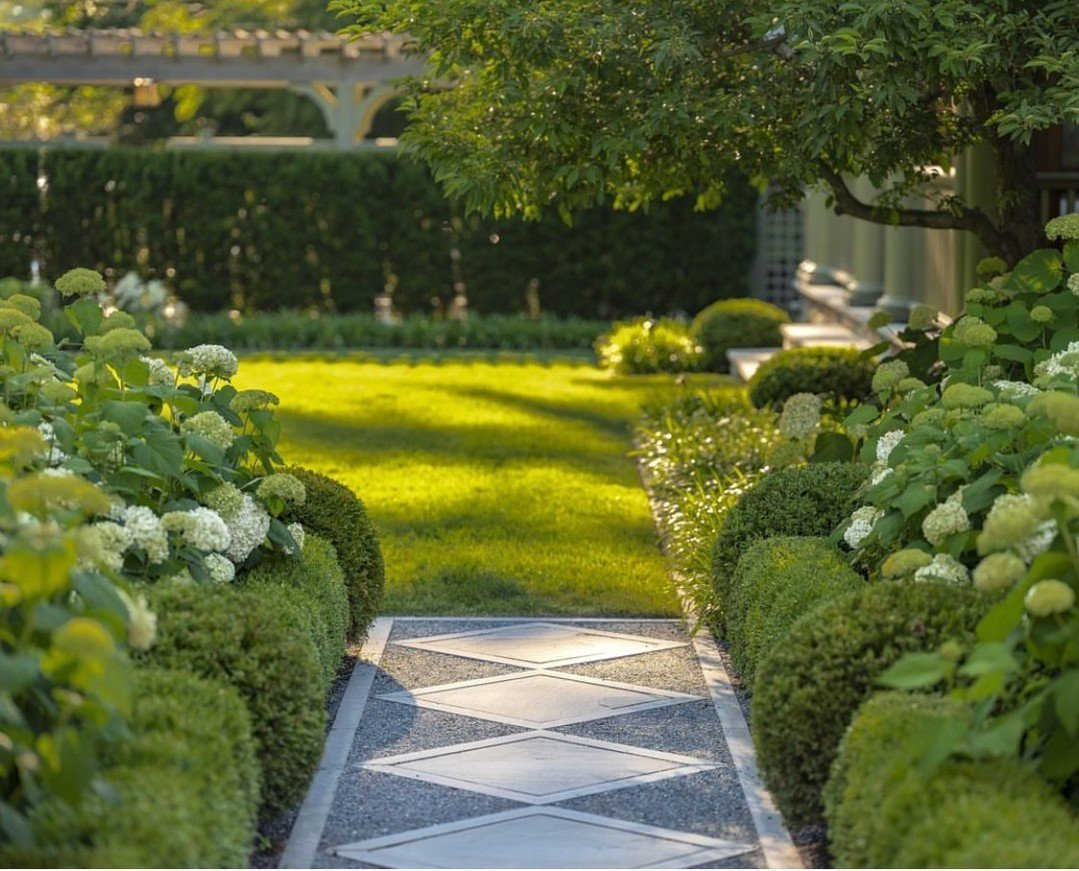 Sharing this repost from @dangordonla as we step into the weekend and onto geometrically laid pathways, bordered by lush plantings and leading to fine lawns.