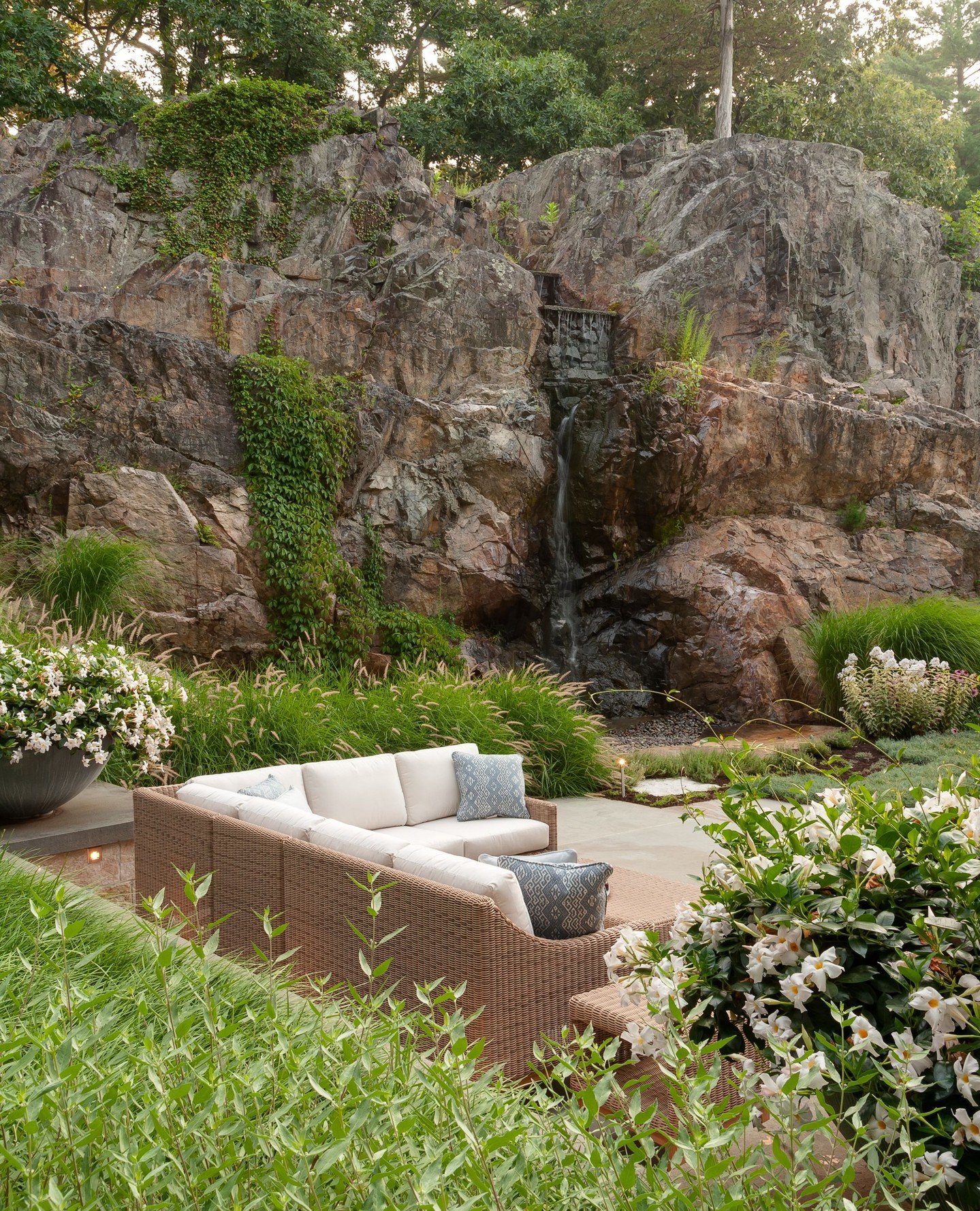 This distinctive property, designed by @hawkdesigninc, harmonizes with the surrounding natural features.⁠
⁠
Image credit: @rosemaryfletcherphotography