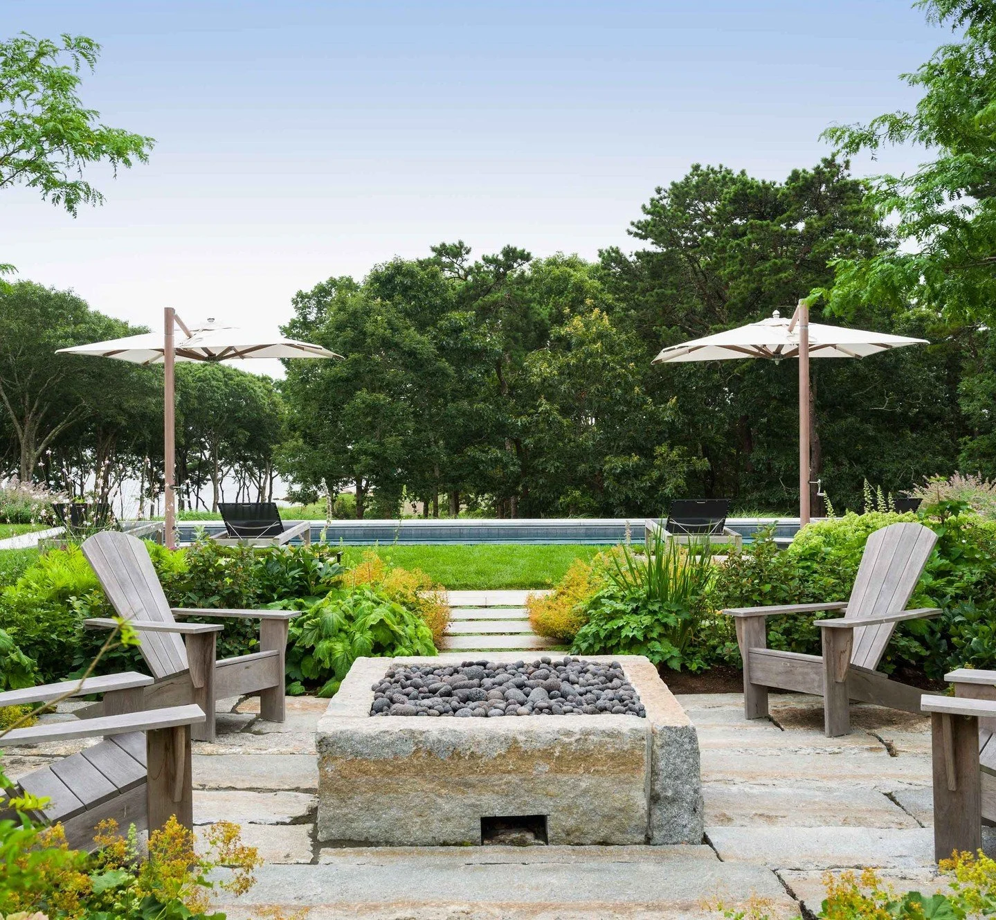 There’s something timeless about gathering around the fire as the air turns crisp and leaves turn gold. ✨Our custom fire pits and outdoor fireplaces extend your season—creating a cozy space to relax, entertain, and enjoy the beauty of aut