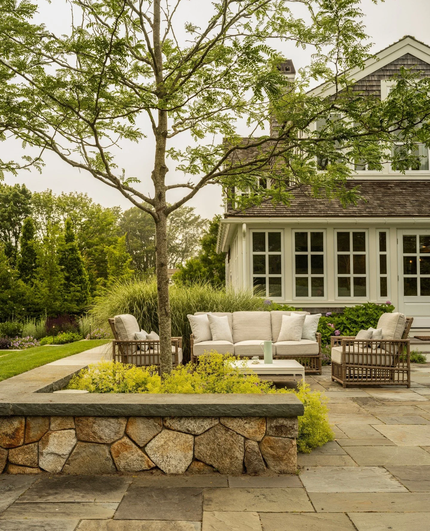 'Tis the season for outdoor gatherings. ⁠
⁠
Landscape architect: @gregorylombardidesign⁠
Photography: @landinophoto