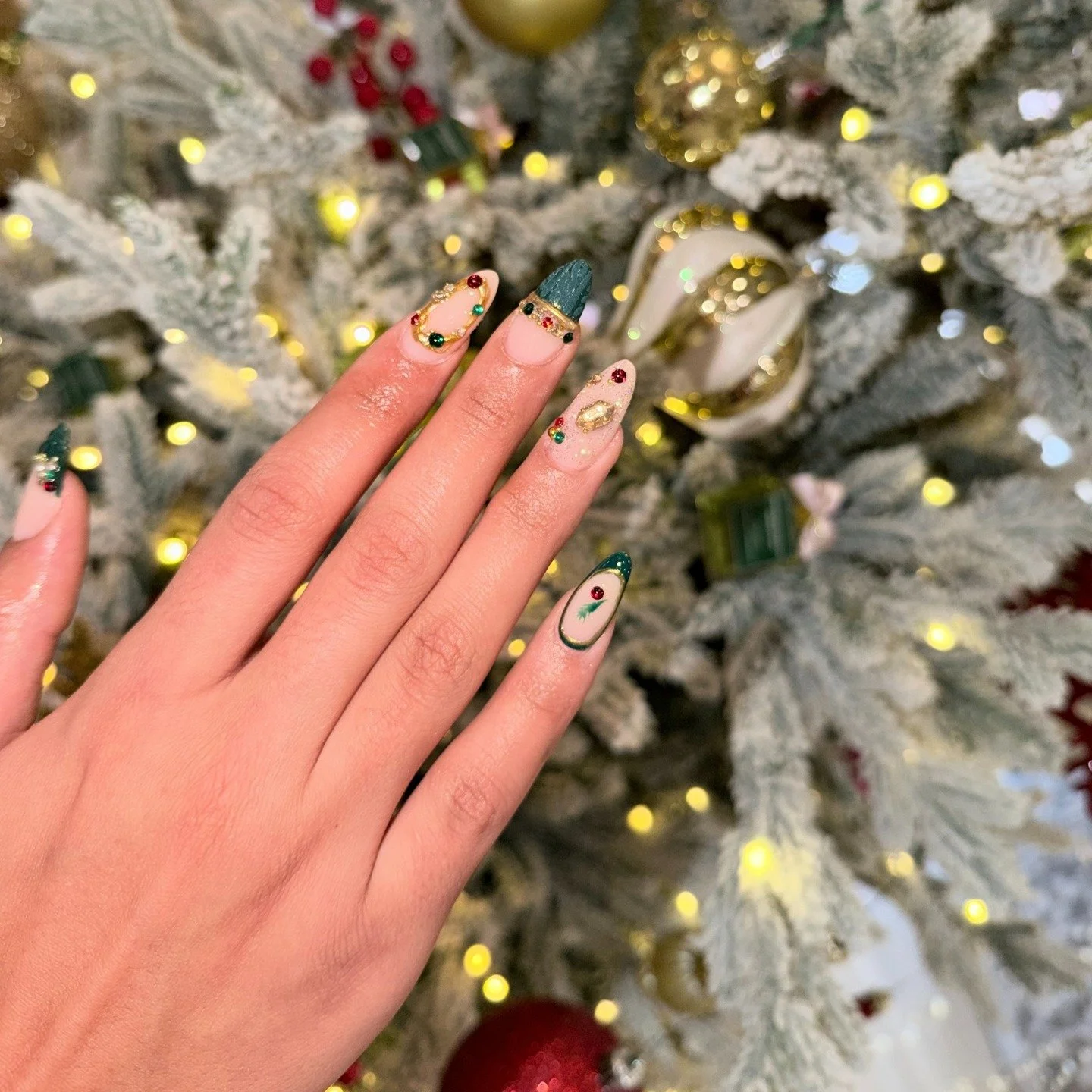 Still looking for that last-minute gift idea? A gift card from @inspirenailsharbor is the thoughtful, stress-free way to spread holiday cheer! 💅 🎁

Purchase a holiday gift card today and receive a seasonal bonus: spend $50 > receive $55; spend $