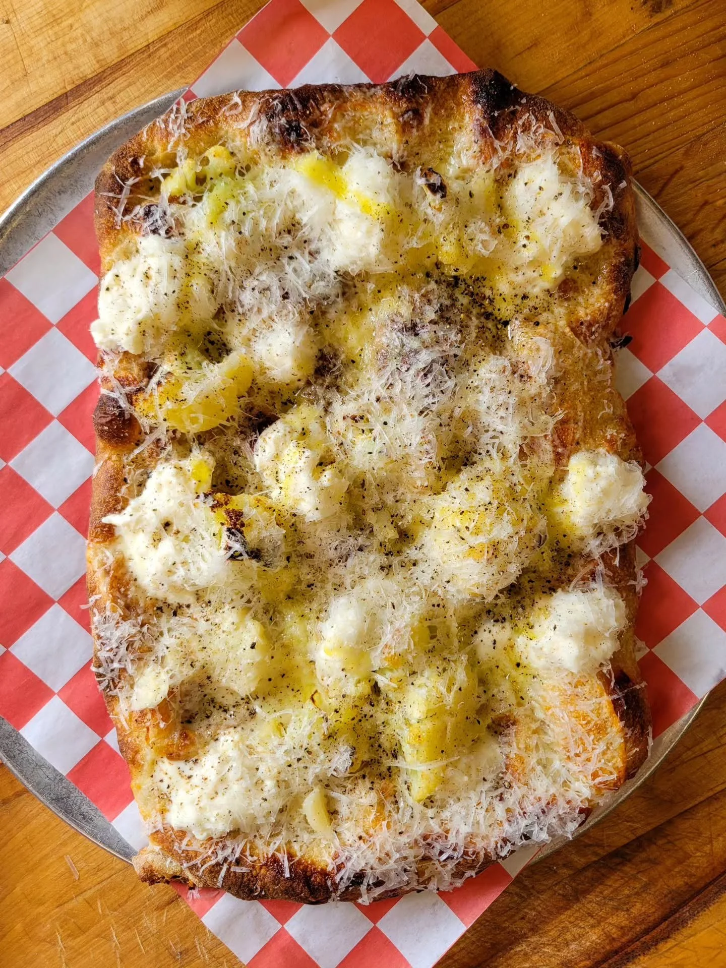 ANNOUNCING THIS WEEK'S SPECIAL 'ZA | THE CAULIFLOWER CACIO E PEPE
We're having some fun with our special pizza this week with a twist on one of Rome’s iconic pasta dishes: cacio e pepe.
The beauty of cacio e pepe lies in its simplicity—