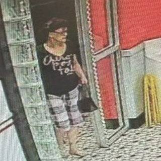 🍟 Do you want fries with your fraud? The subject pictured used a stolen credit card from a victim in Bradenton to purchase food at a Steak and Shake in Manatee County. If you recognize the suspect, contact Det. Curulla at (941) 932-9311 or call BPD 