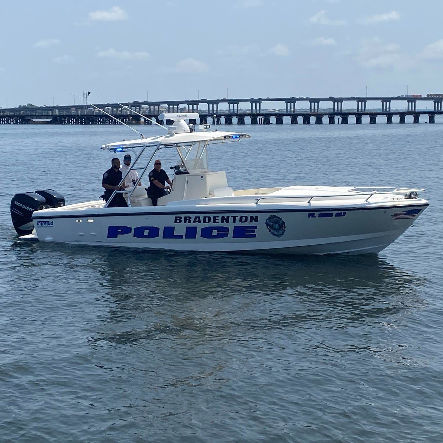 BPD Marine Unit and CRA joined community volunteers, Keep Manatee Beautiful and Suncoast Aqua-Ventures for another Manatee River underwater cleanup today. We are fortunate to live in paradise - and we want to keep it that way!