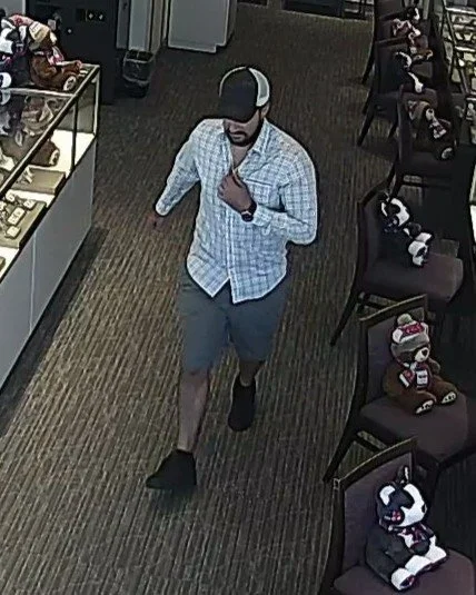 &quot;YOU SHOULD CALL THE COPS&quot; - CHAPTER TWO!
BPD rearrested the Bradenton man who stole a $9,000 gold chain from Kay Jewelers last month. In that case, Christopher Dimastrantonio told store employees to &quot;call the cops&quot; before making 