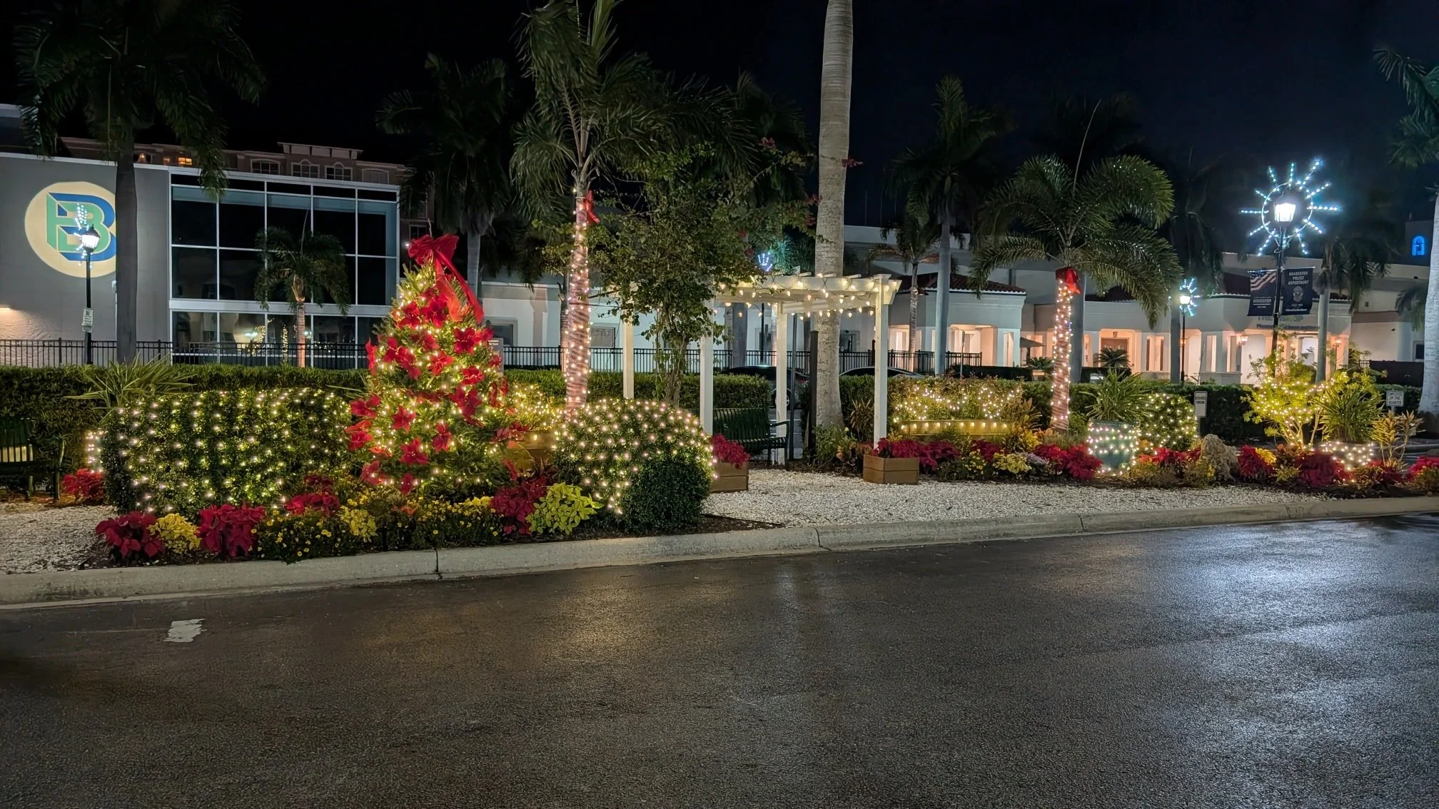 🌲 Looking for a holiday photo-op location? BPD's garden is Instagram-able (is that a word?) day or night! Plus, there's 24-7 surveillance, making it a recommended place for exchanging items you buy or sell via online community marketplaces. We're lo