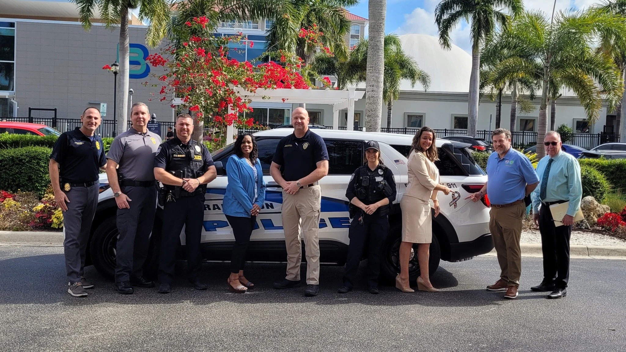 Chief Cramer, our command staff, and officers had the honor of meeting Judy Thomas, an advocate for individuals with autism, on behalf of her adult son, Lyle. Judy and Lyle live in Sandy Hook, Connecticut. This week, Judy is traveling in Florida and 