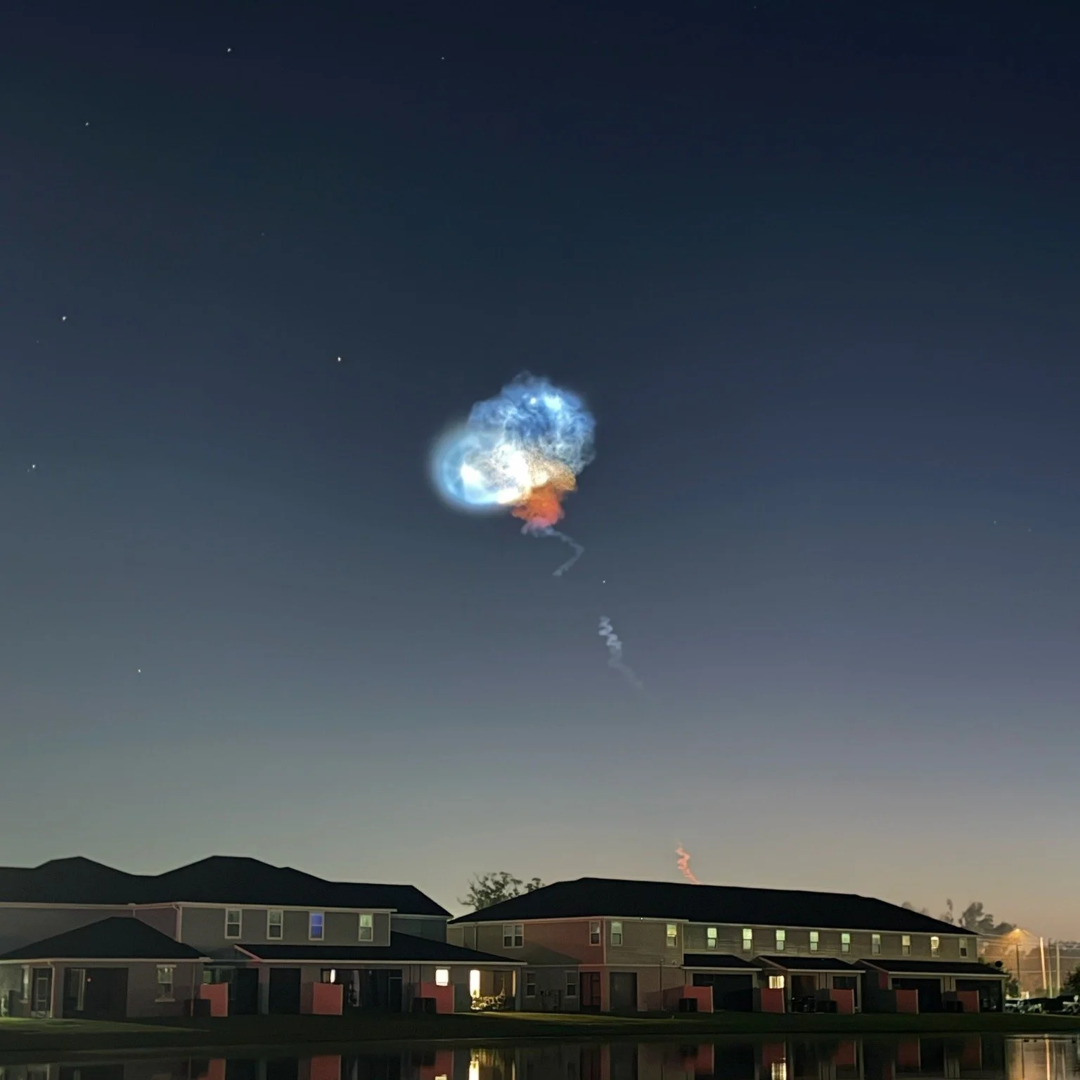 🪼 Officers spotted what appeared to be a giant glowing jellyfish in the sky early this morning. We're told it's a SpaceX rocket-related phenomenon, not an alien invasion. Which is probably for the best. We're not entirely sure which agency has juris