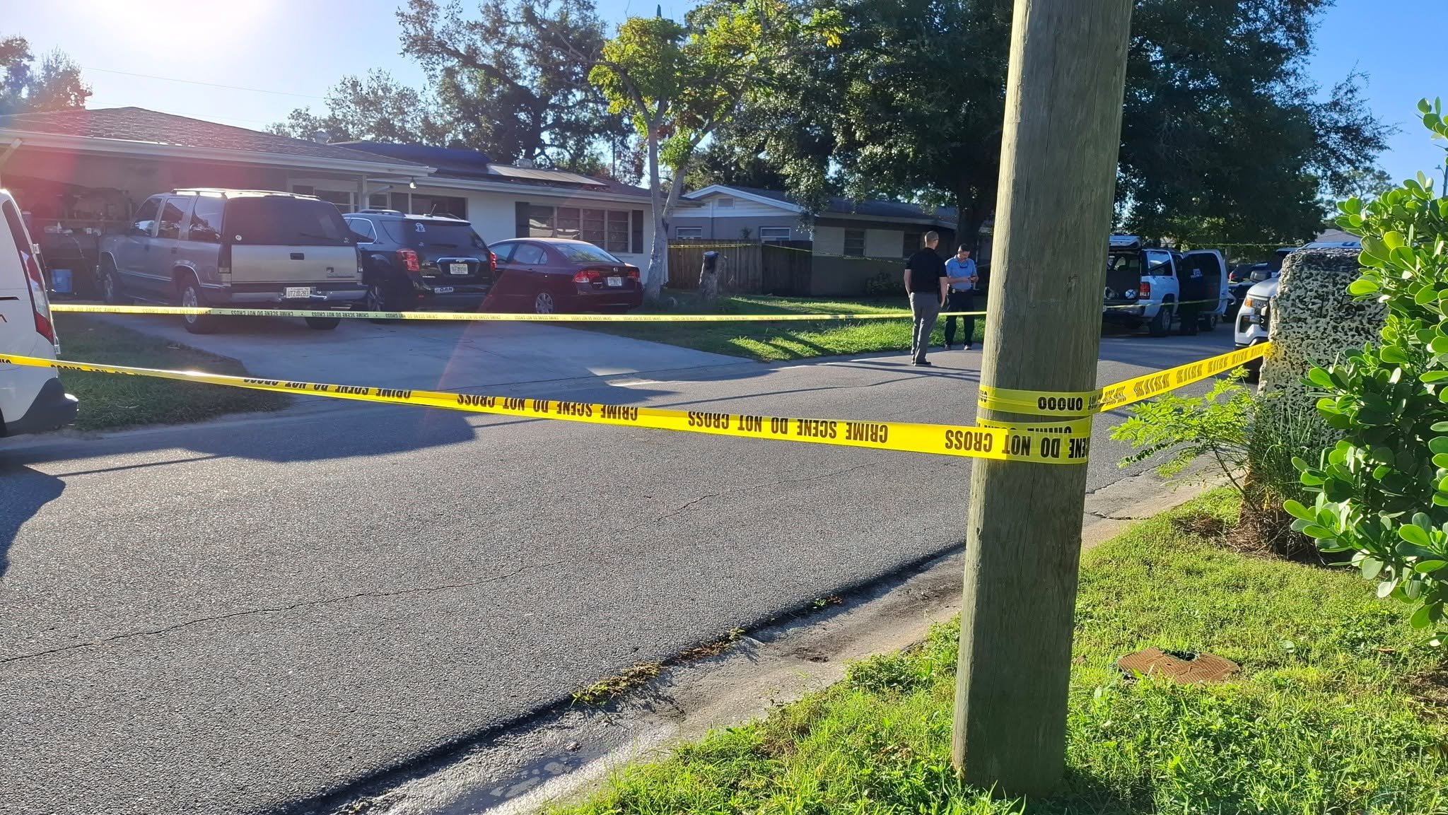 🚨 SHOOTING INVESTIGATION 🚨 At 7:59 a.m., the Bradenton Police Department responded to a shooting in the 1500 block of 19th St W. Officers located an adult man and a woman - an estranged married couple - deceased in an apparent murder-suicide. The i